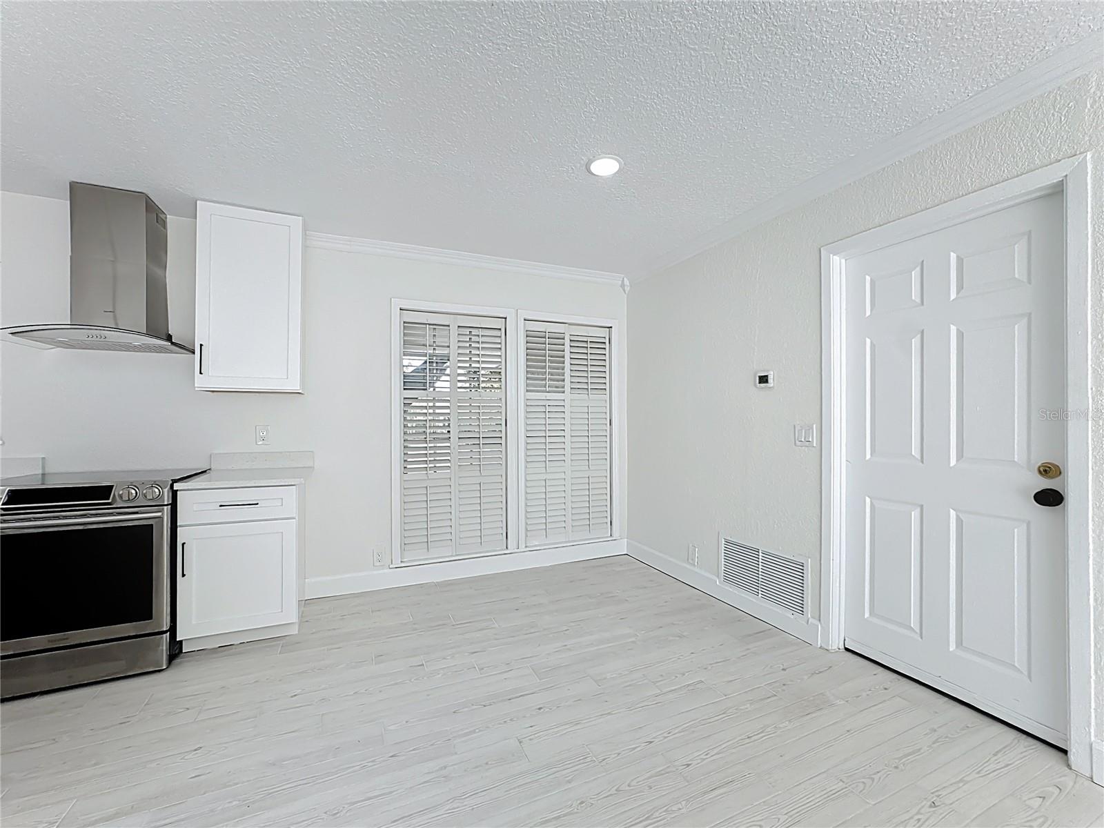 HOWELL ESTATES REP - Residential