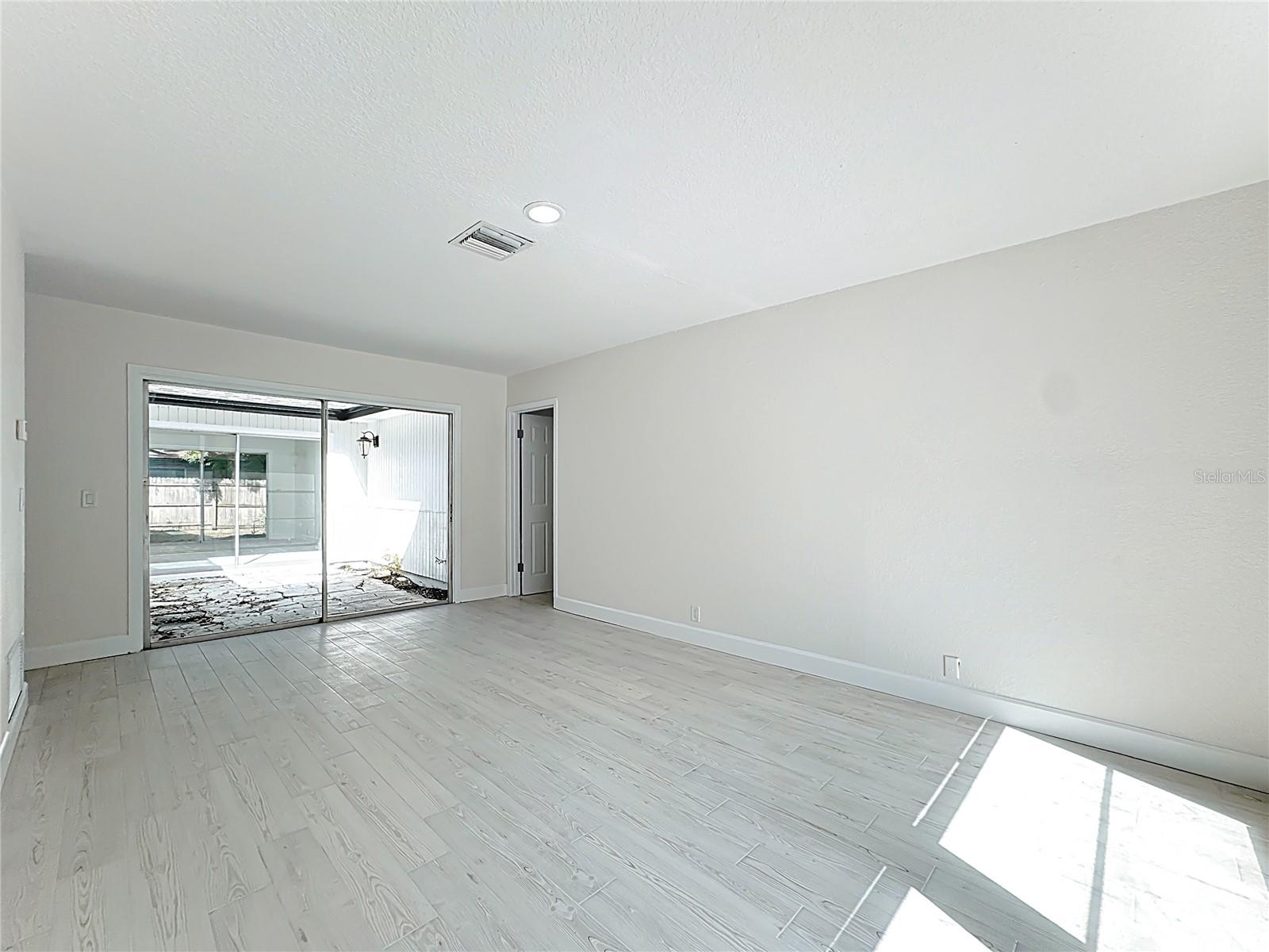 HOWELL ESTATES REP - Residential