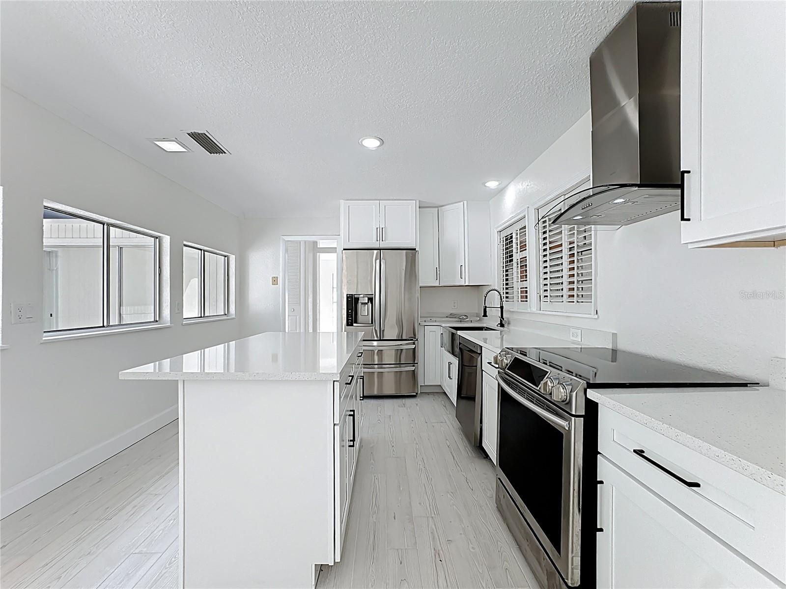 HOWELL ESTATES REP - Residential