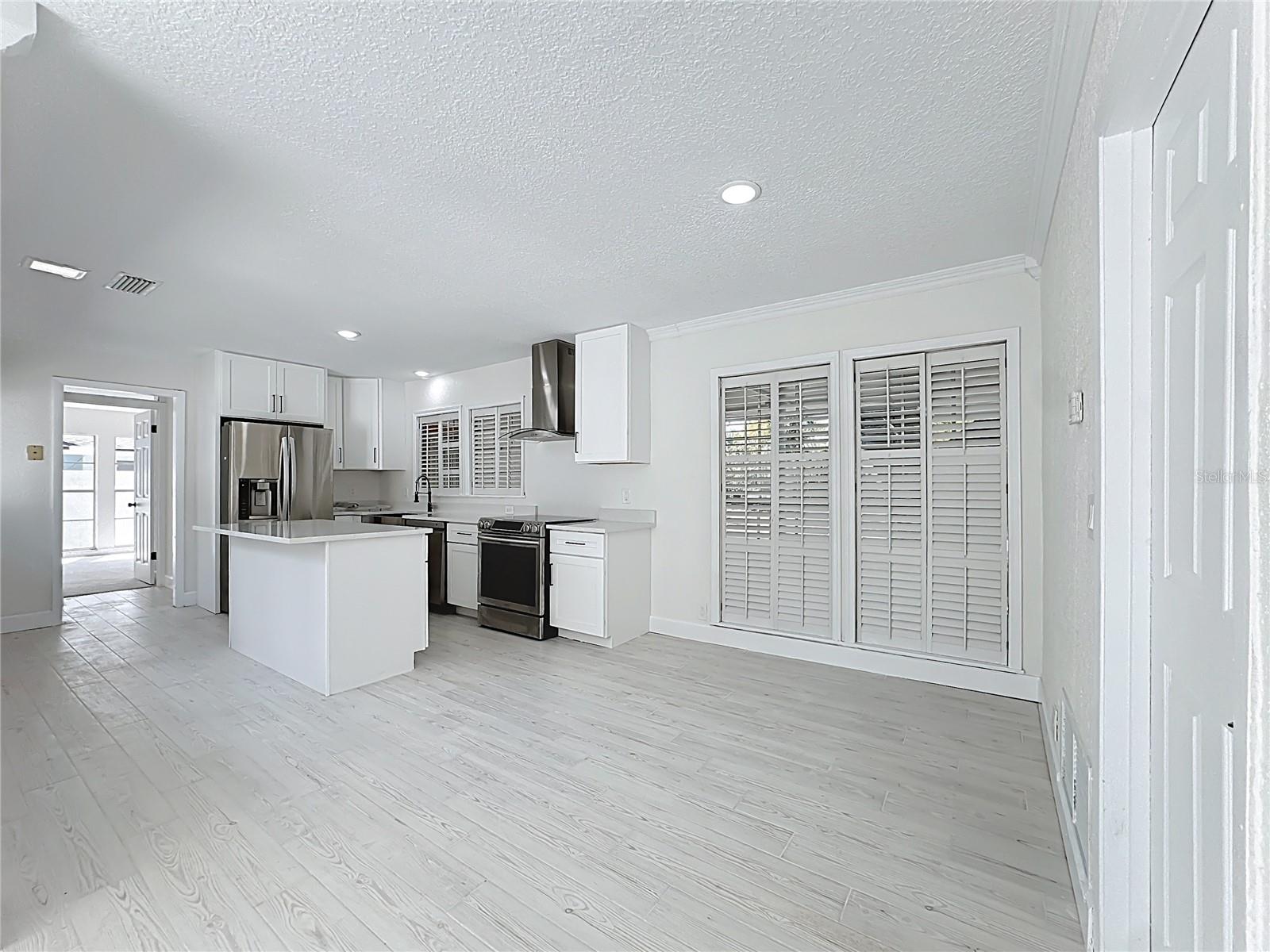 HOWELL ESTATES REP - Residential