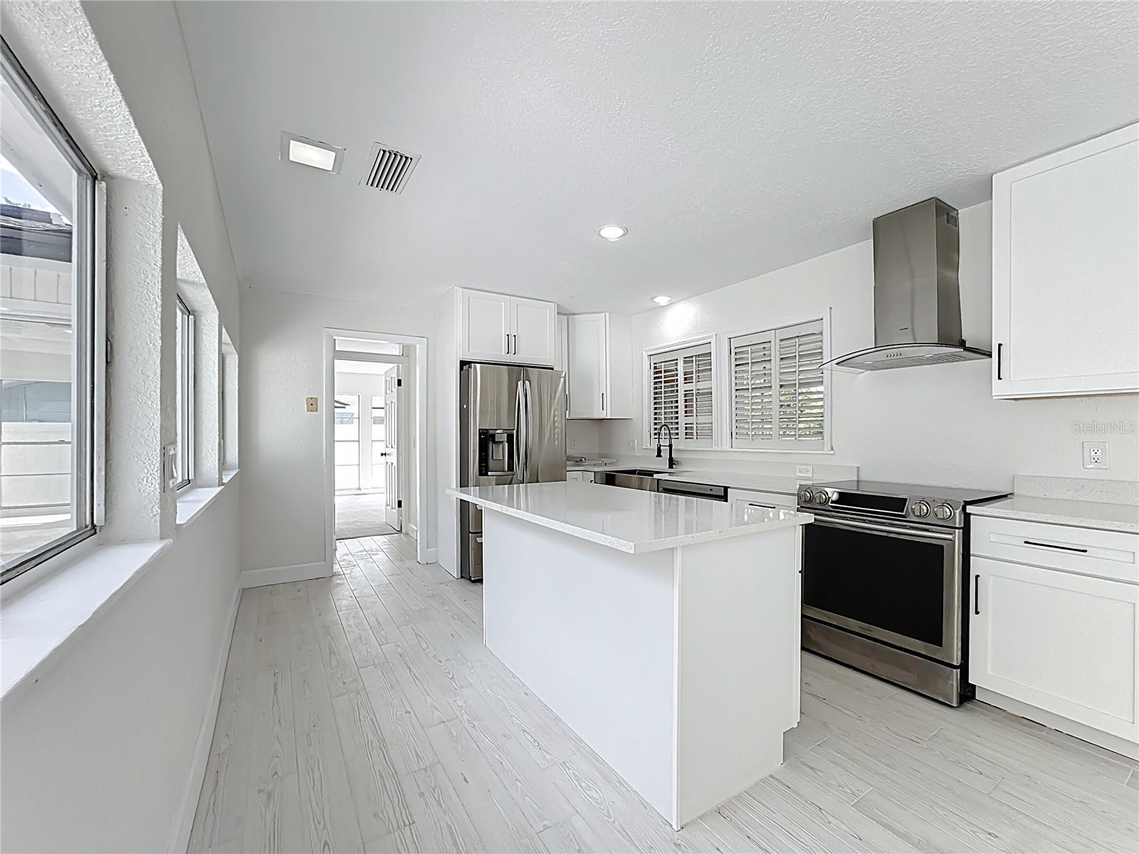 HOWELL ESTATES REP - Residential