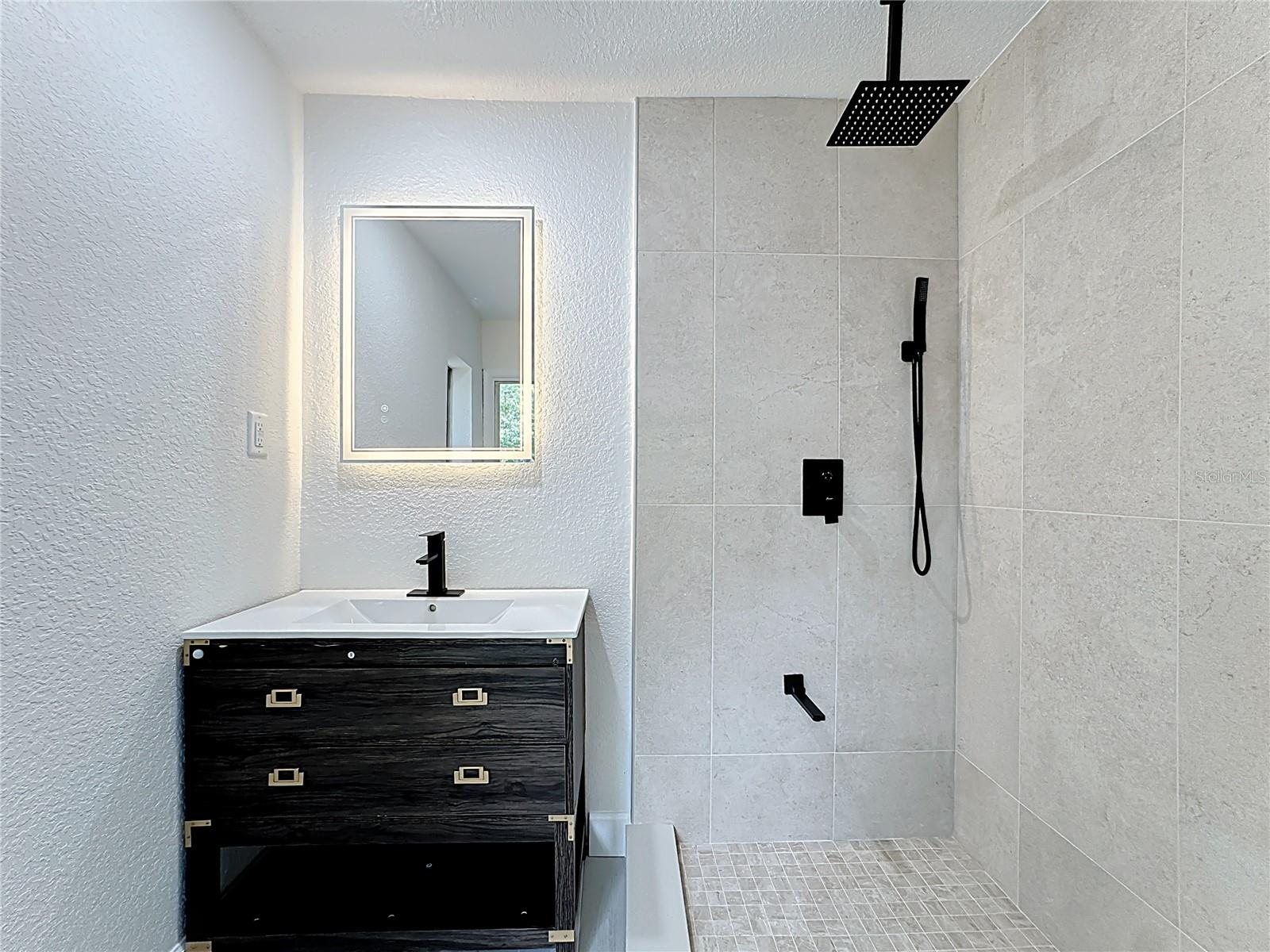 HOWELL ESTATES REP - Residential