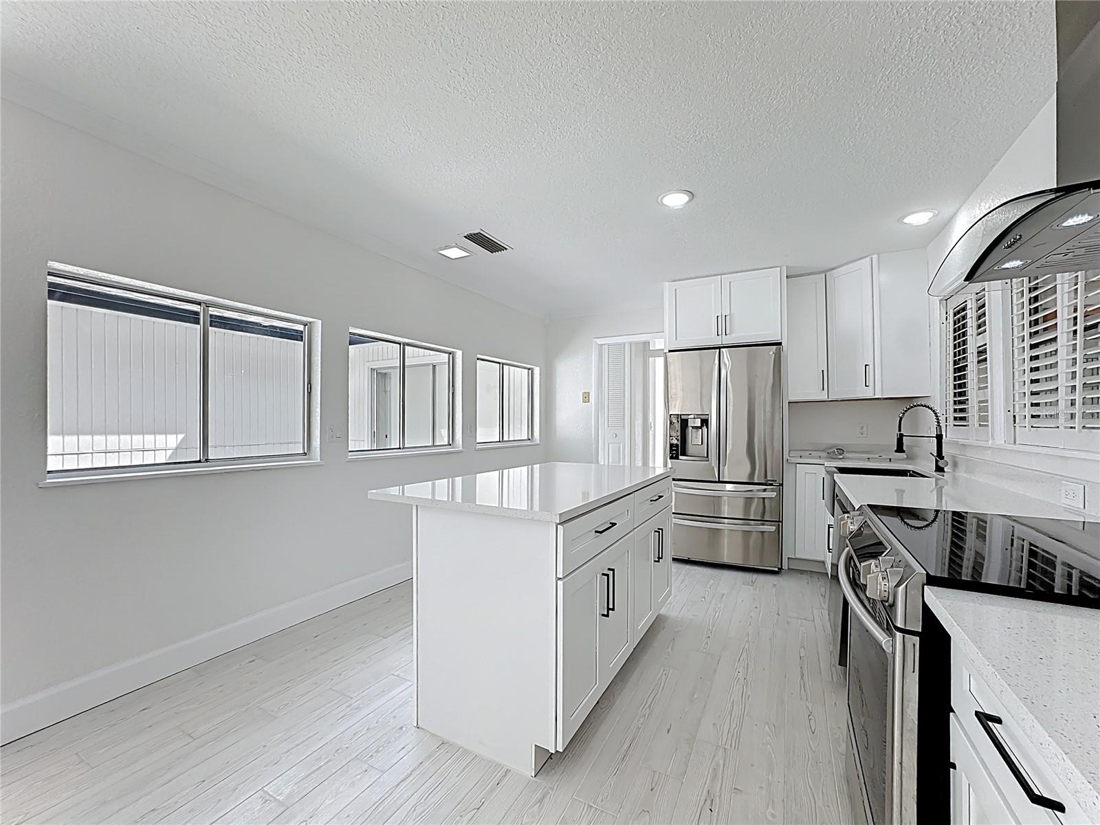 HOWELL ESTATES REP - Residential