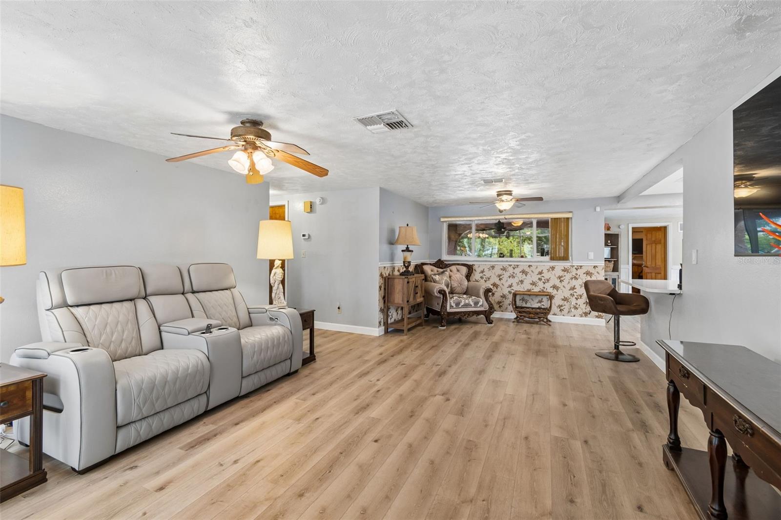 EMBASSY HILLS - Residential