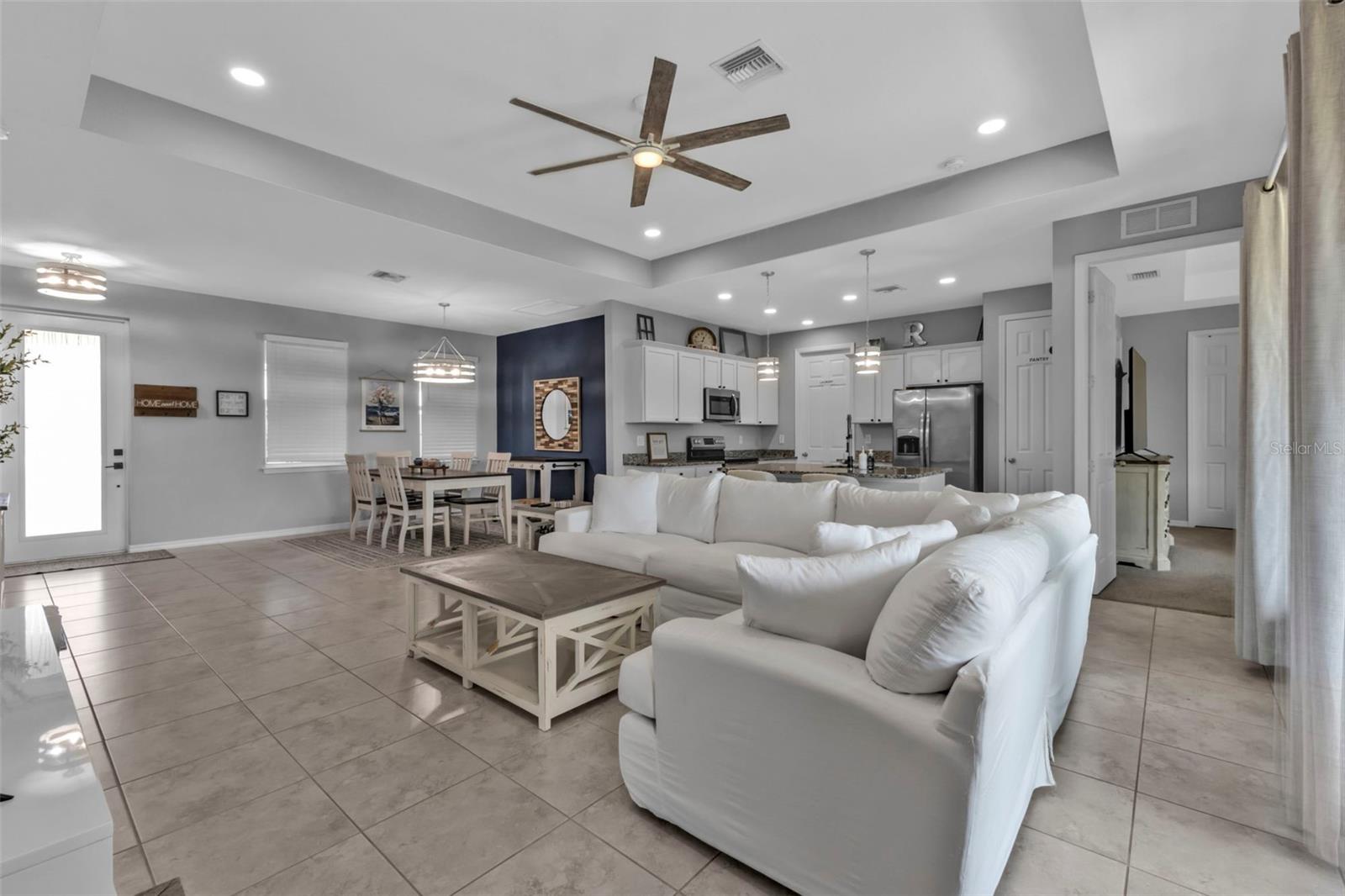 206 SANTAREM CIRCLE