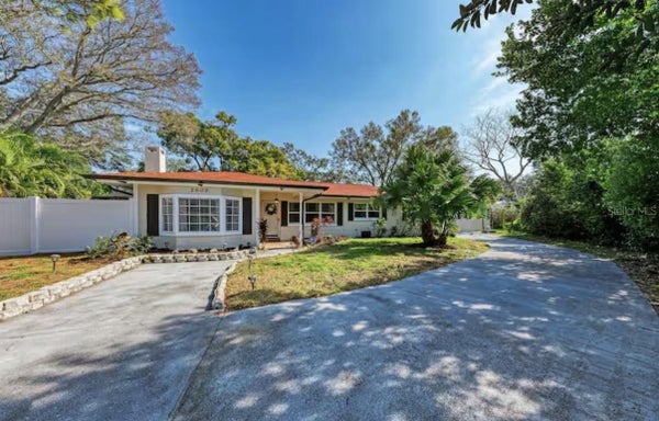 2608 OAKWOOD DR, LARGO, FL 33771 - Image a83efd5fde3ef3dd85d0ff211486e403/316332774