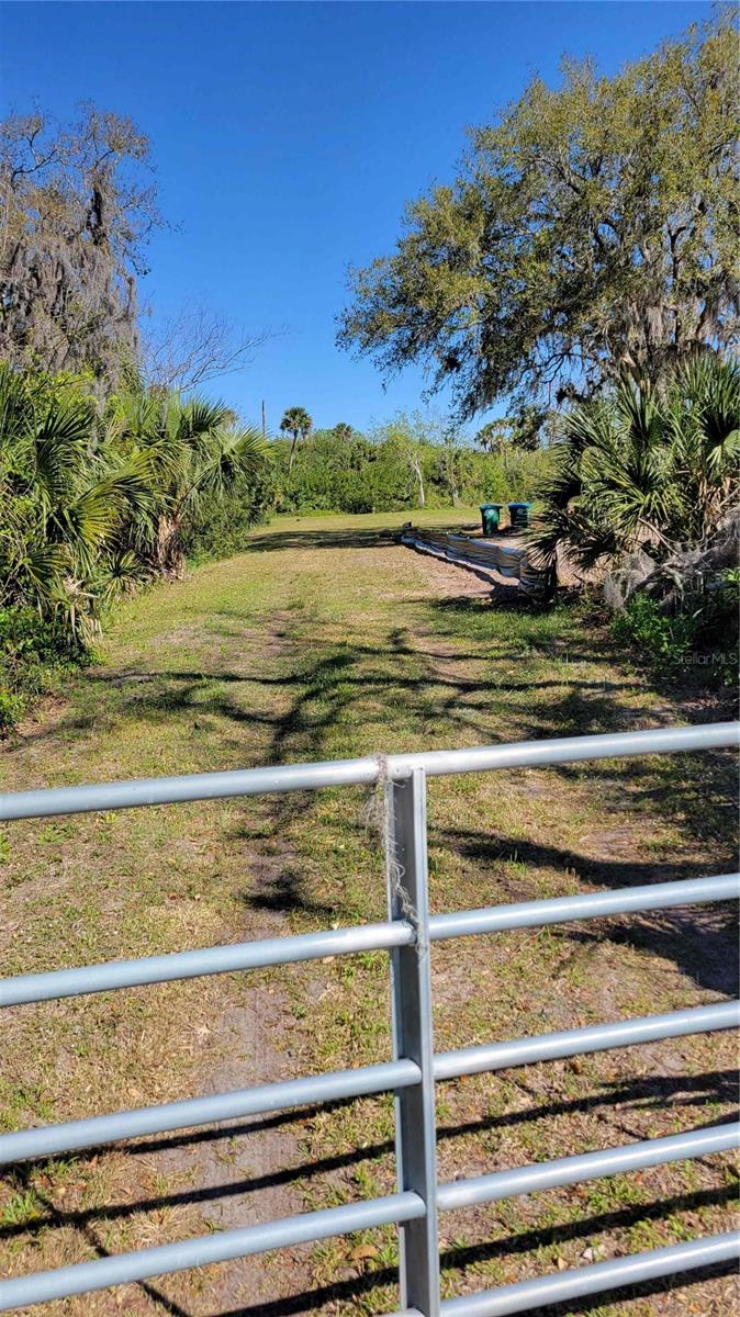 BRADBURYS RIVERMOOR - Land