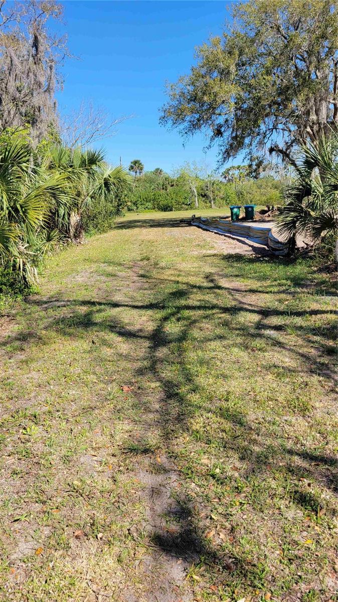 BRADBURYS RIVERMOOR - Land