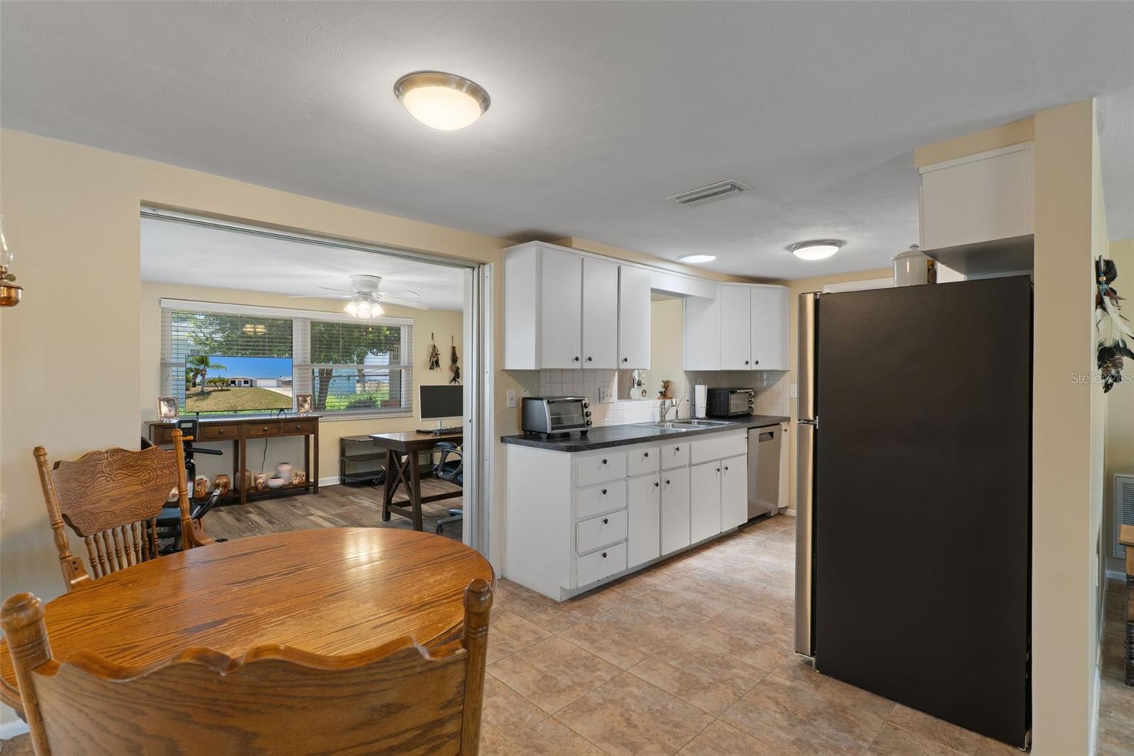 COLONIAL HILLS - Residential