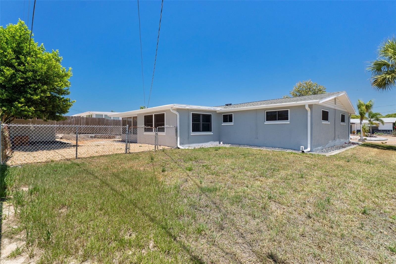 COLONIAL HILLS - Residential