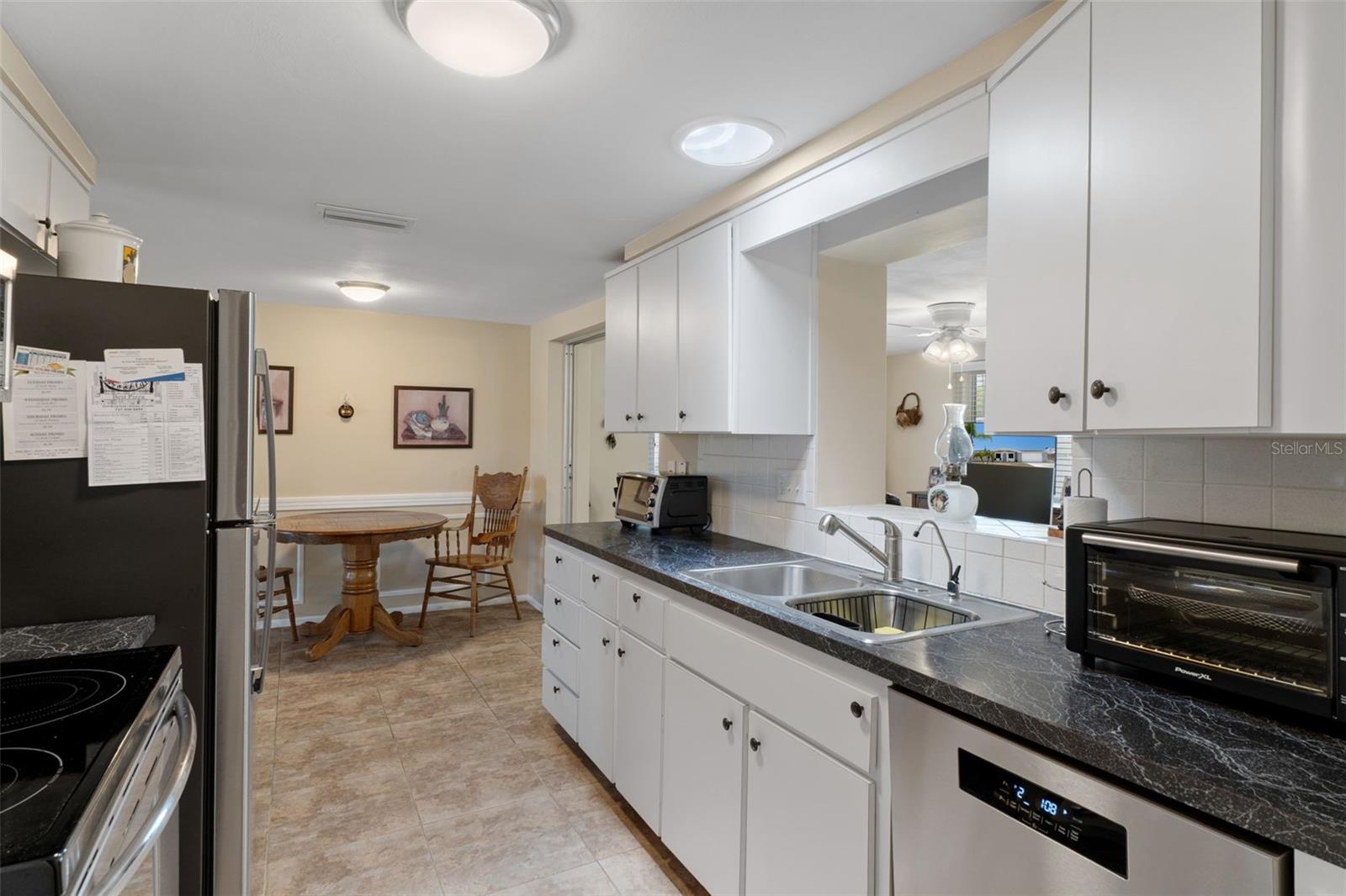 COLONIAL HILLS - Residential