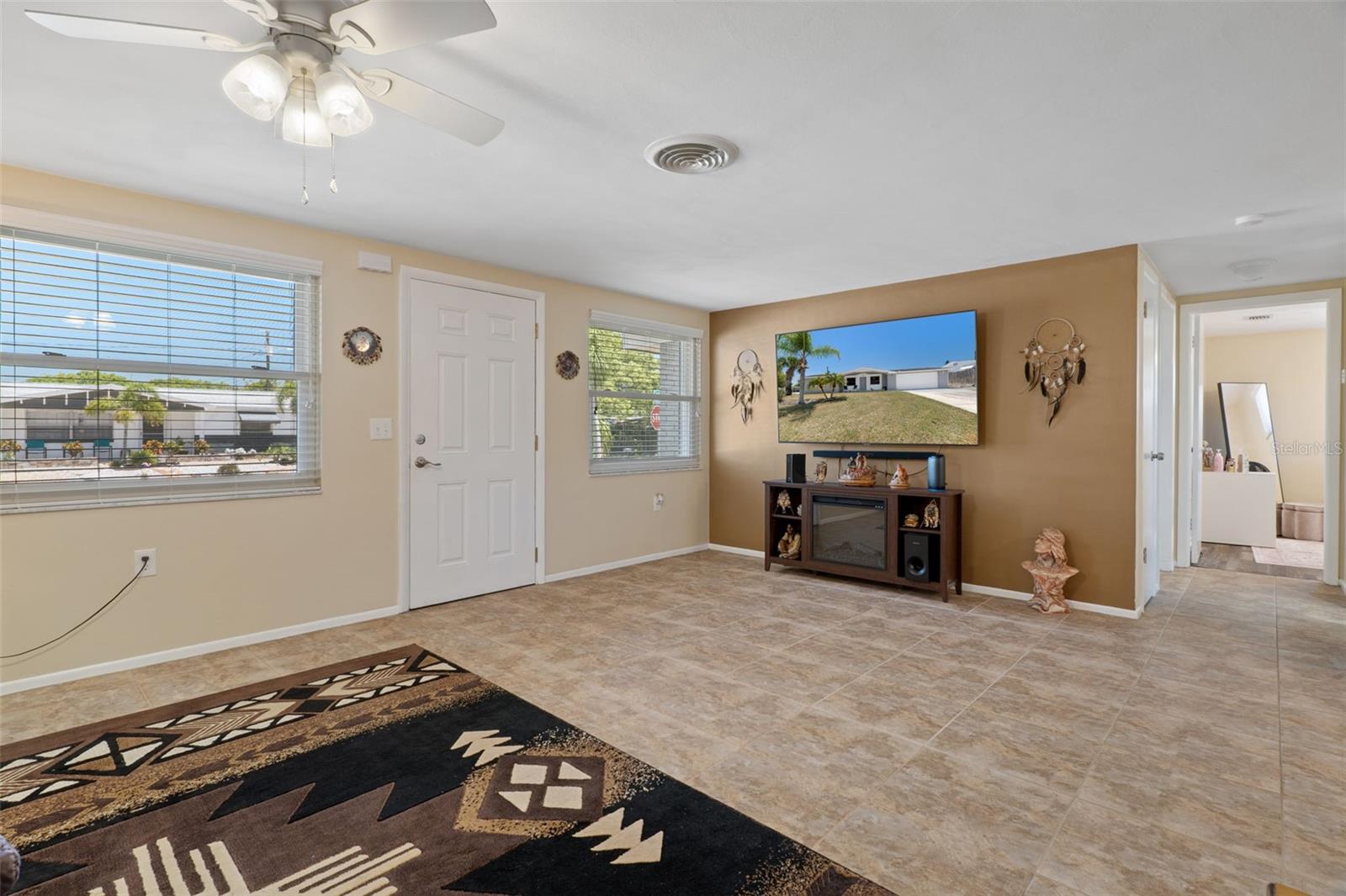 COLONIAL HILLS - Residential