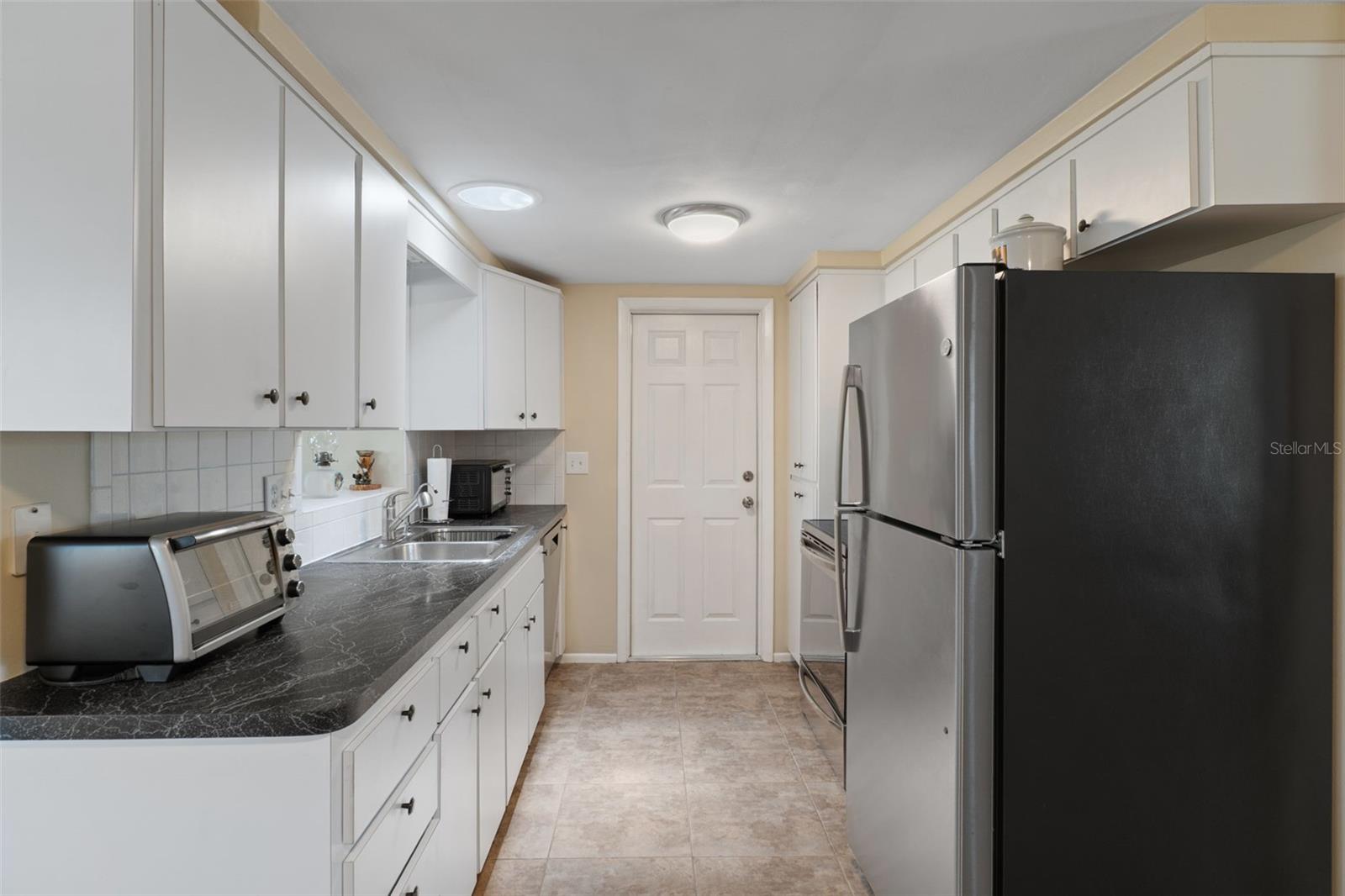 COLONIAL HILLS - Residential