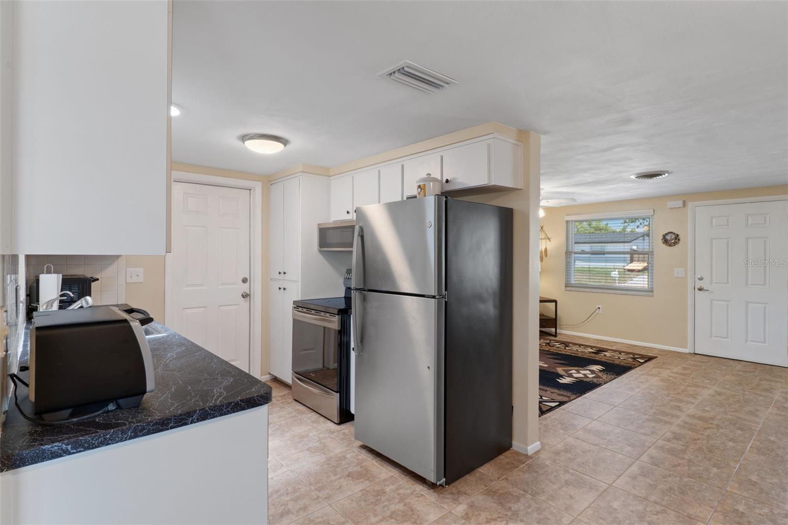 COLONIAL HILLS - Residential