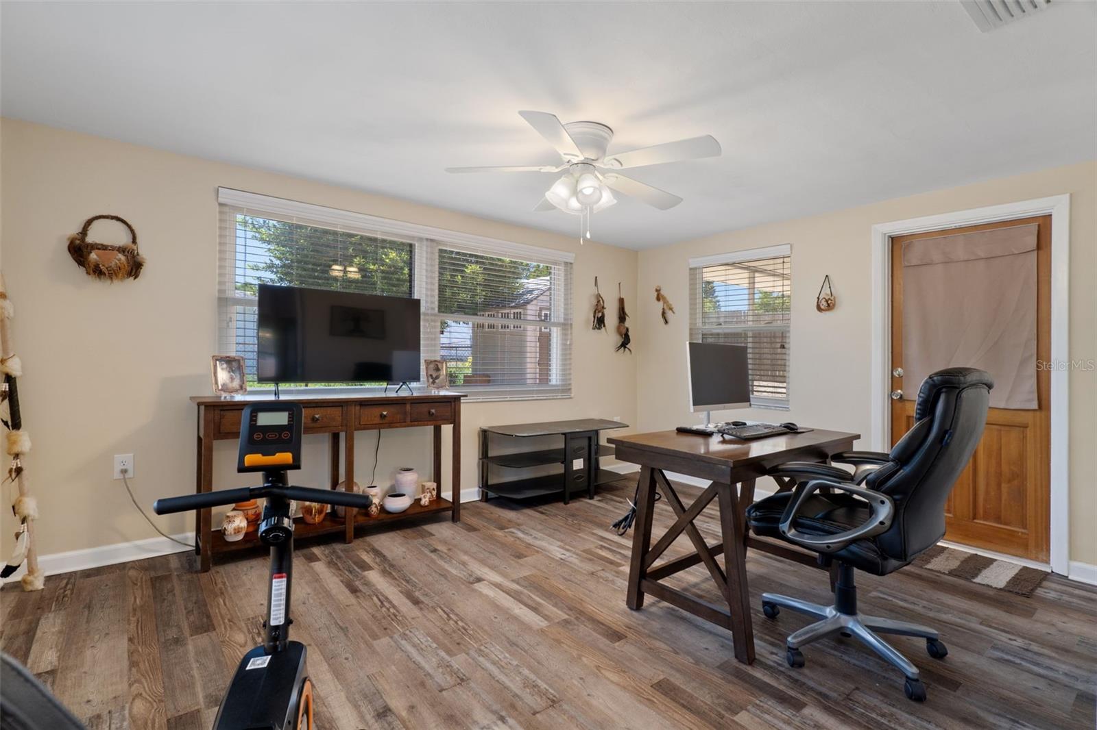 COLONIAL HILLS - Residential