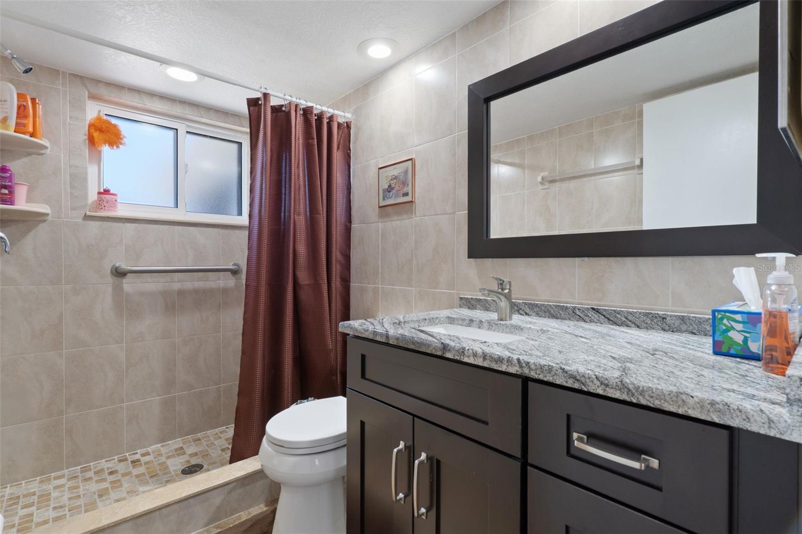 COLONIAL HILLS - Residential