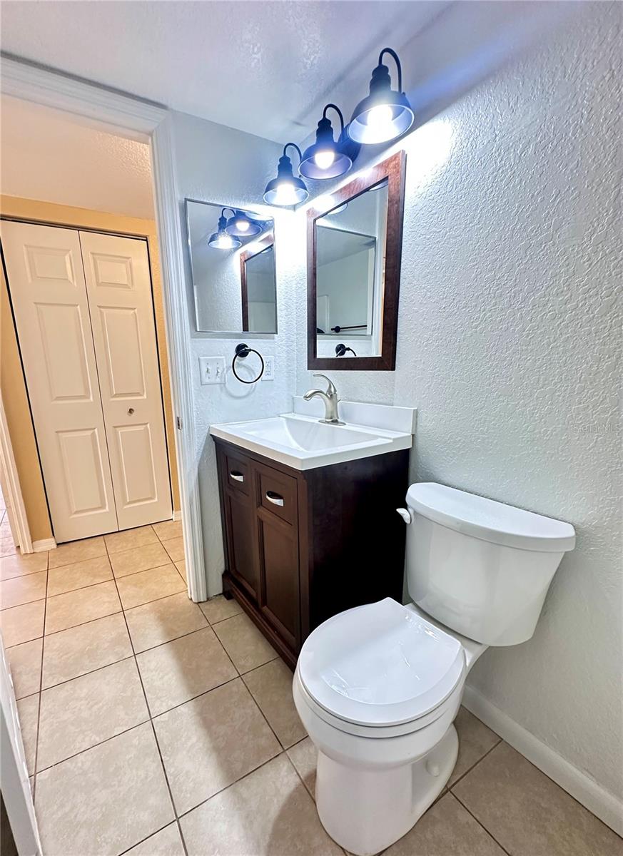 SKINNER'S SUB, L.B. W 100FT OF LOT 1 LESS W 5 FT F - Residential Lease
