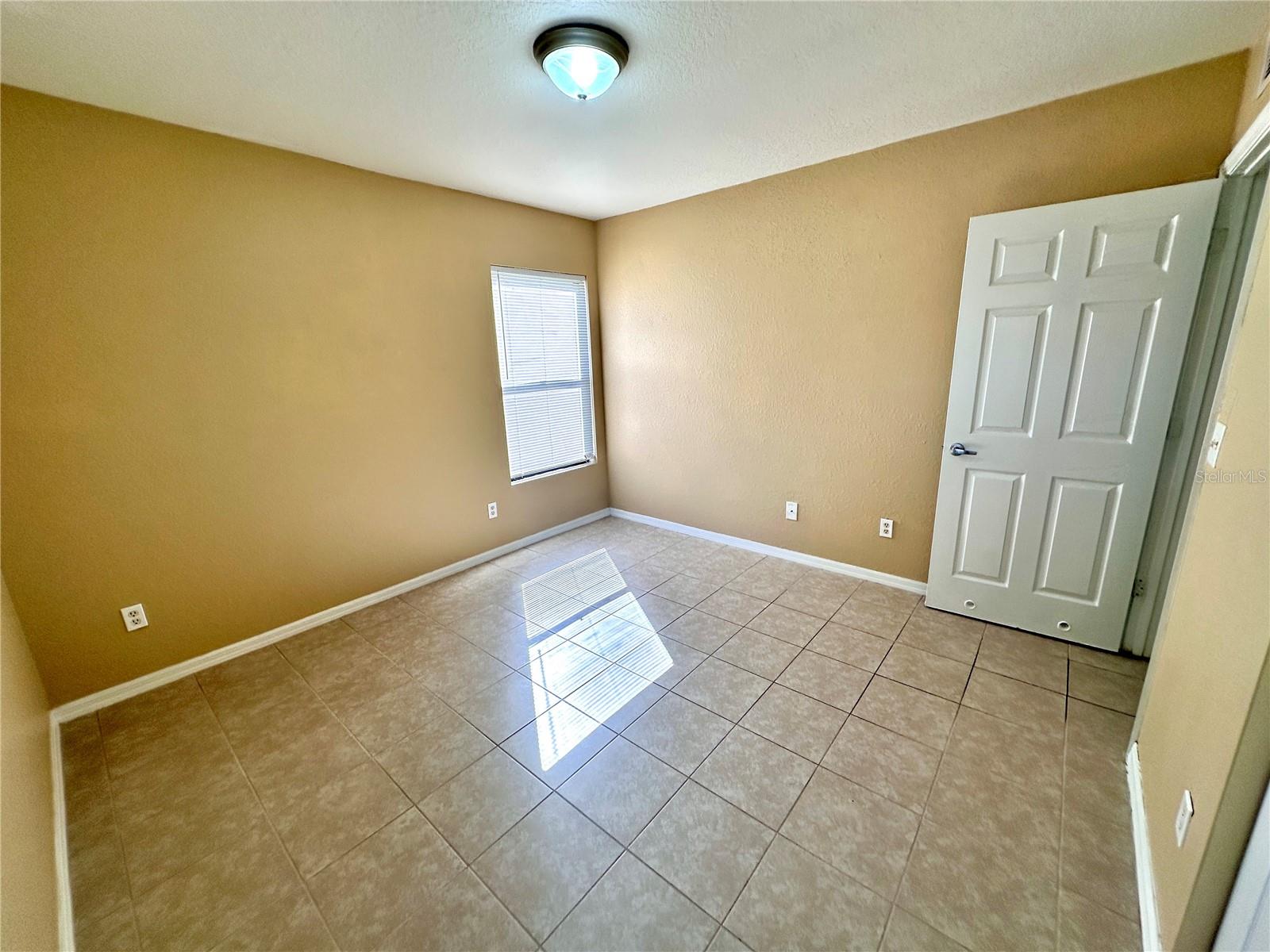 SKINNER'S SUB, L.B. W 100FT OF LOT 1 LESS W 5 FT F - Residential Lease