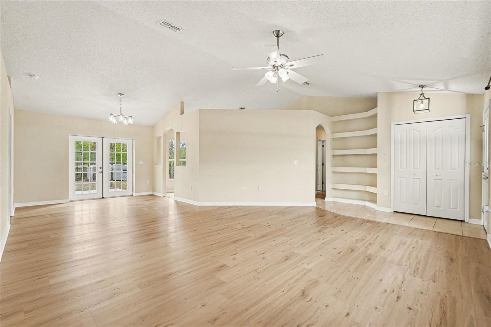 ROYAL HIGHLANDS - Residential