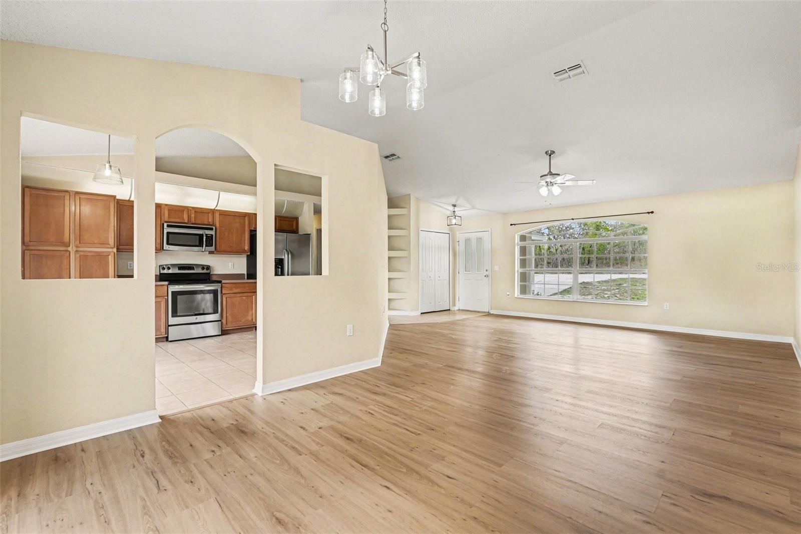 ROYAL HIGHLANDS - Residential