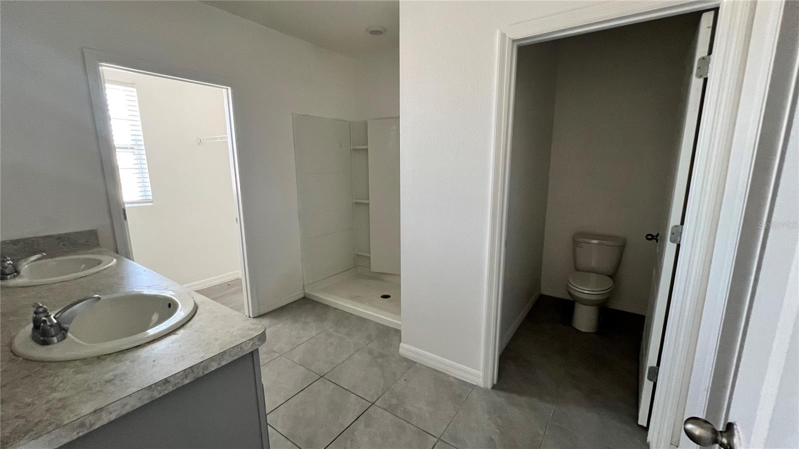 SQUIRES GROVE - Residential Lease