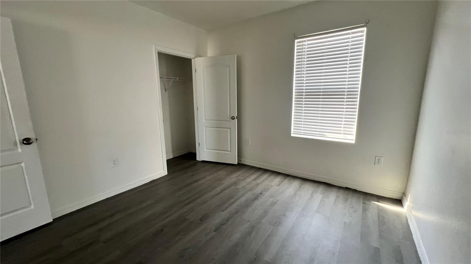 SQUIRES GROVE - Residential Lease