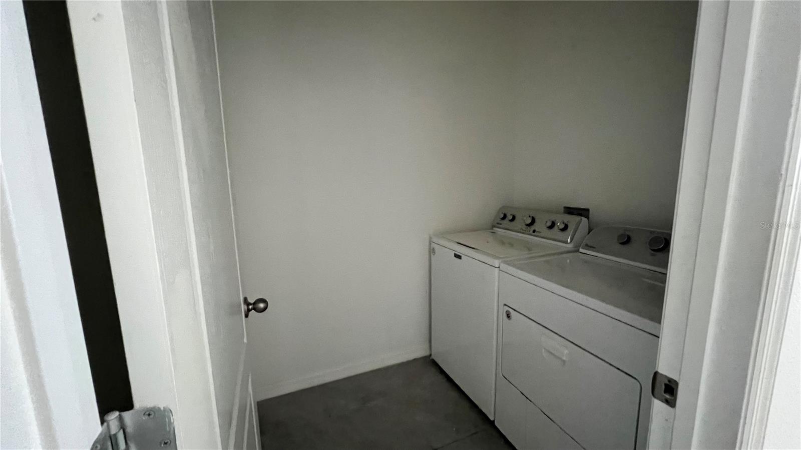 SQUIRES GROVE - Residential Lease