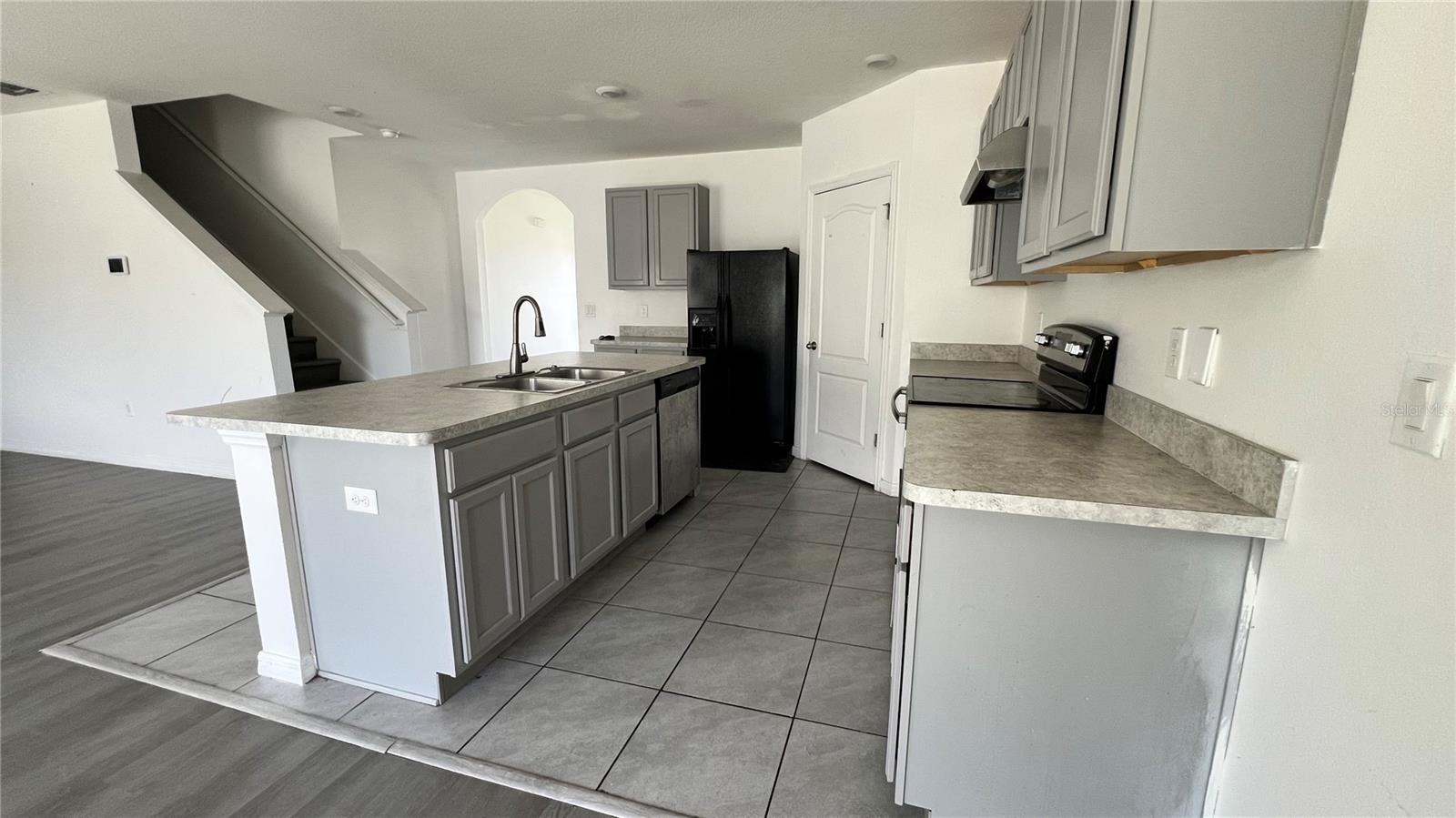 SQUIRES GROVE - Residential Lease