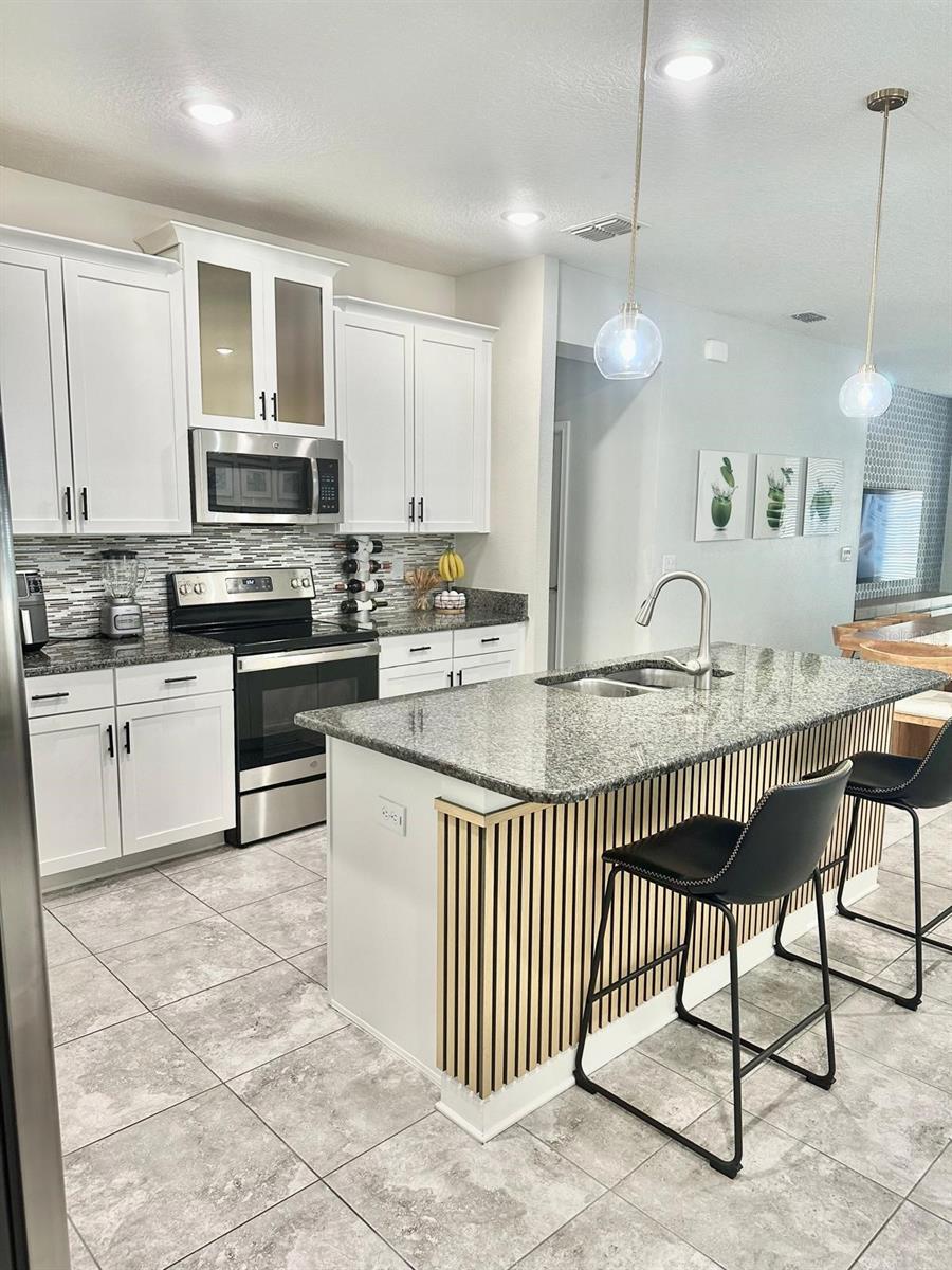 STOREY LAKE - Residential