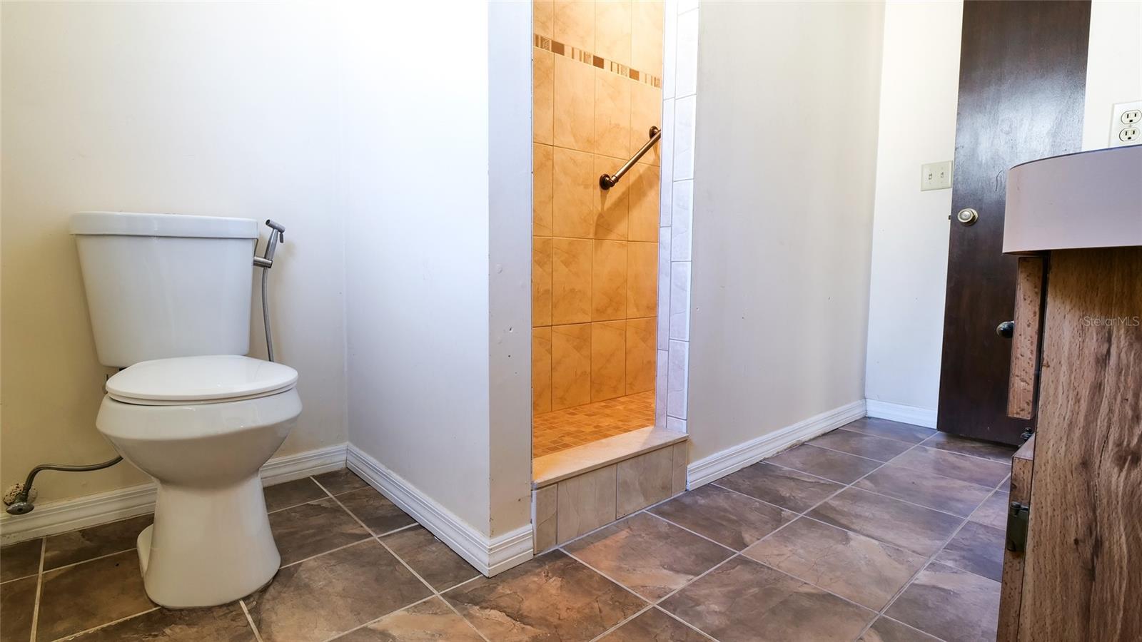 BEAR CREEK ESTATES - Residential Lease