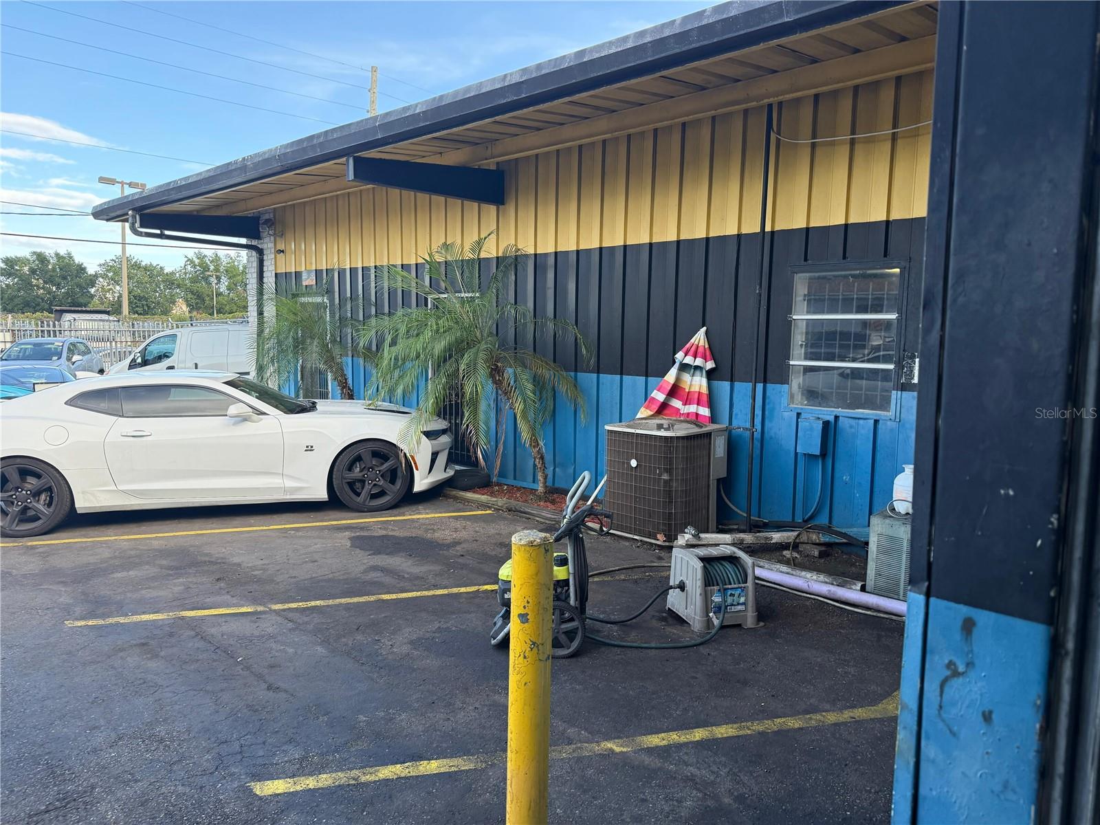 Max Car Auto Center LLC is a well-established auto repair shop with a fully equipped facility for general mechanic services, strategically located in one of Orlando’s most active areas.
? Complete Auto Center machinery and equipment
? Loyal and recurring customer base
? Strong, consolidated brand in the local market
? Proven and growing revenue
In addition to the repair shop, the business also includes an independent automotive dealership, generating additional and consistently increasing income.
Highlights
?? Solid financial performance with steady growth
?? Portfolio of both private and commercial clients
?? Strategic location near Orlando’s main routes
?? Flexible lease agreement with a cooperative landlord
?? Excellent opportunity for investors seeking an E-2 Visa
Reason for Sale
Family restructuring.
?? This is a unique opportunity to acquire a turnkey business that is profitable, well-structured, and with great growth potential.
?? Contact us today for more details and to schedule a visit