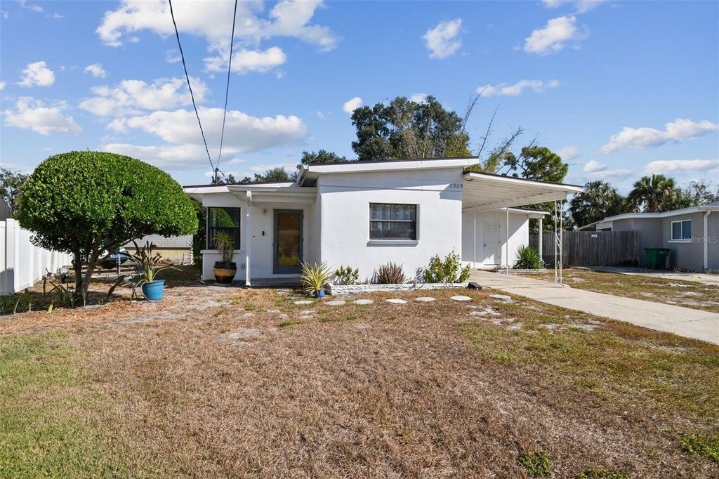 Photo of 2909 W Elrod Avenue, Tampa, FL 33611 (MLS # TB8449723)