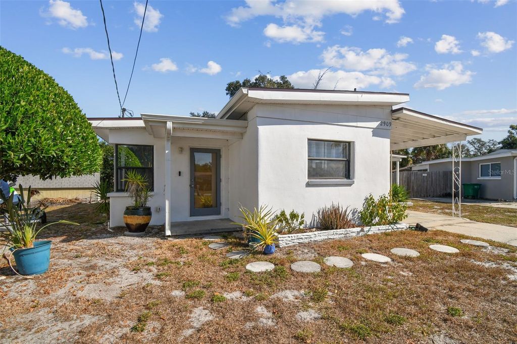 Photo of 2909 W Elrod Avenue, Tampa, FL 33611 (MLS # TB8449723)