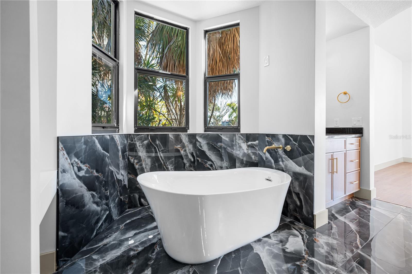 BAYWOOD SHORES - Residential