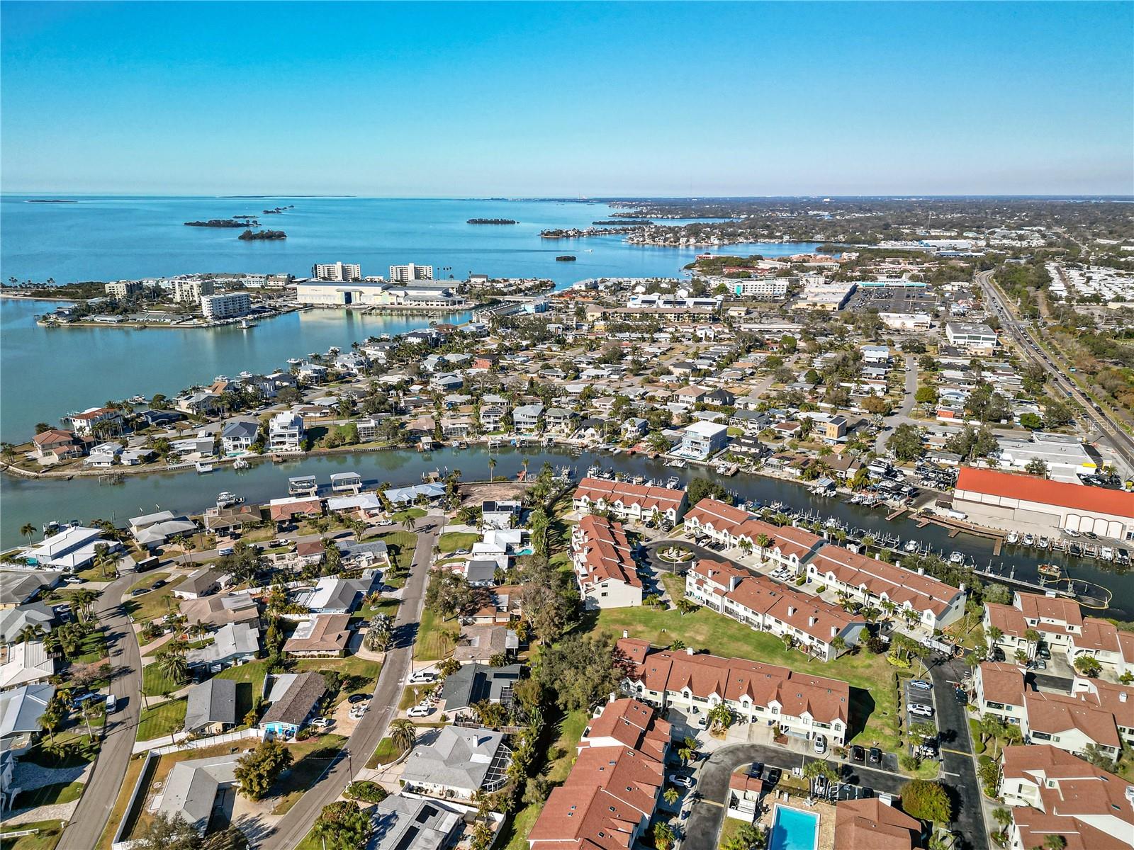 BAYWOOD SHORES - Residential