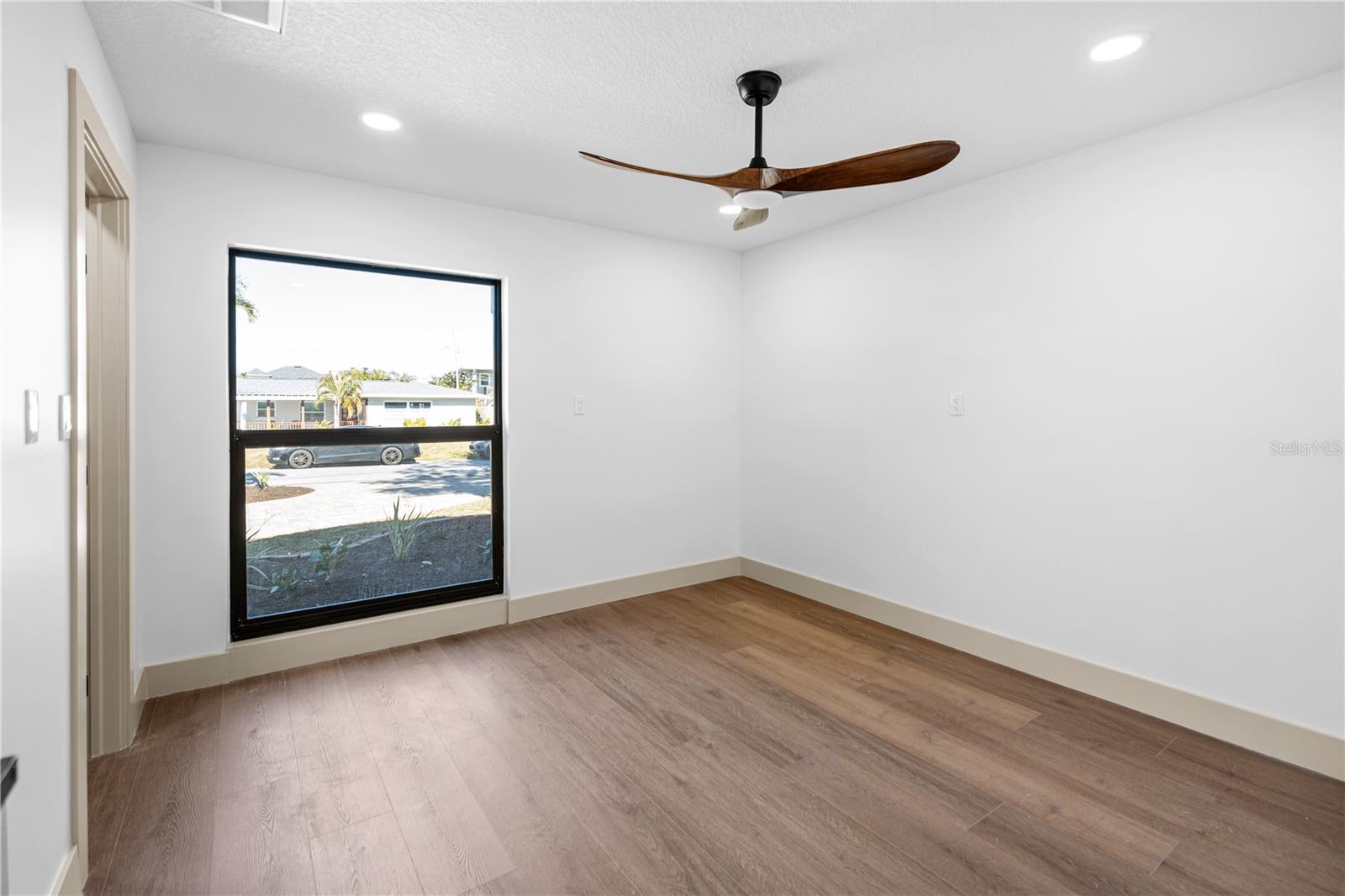 BAYWOOD SHORES - Residential