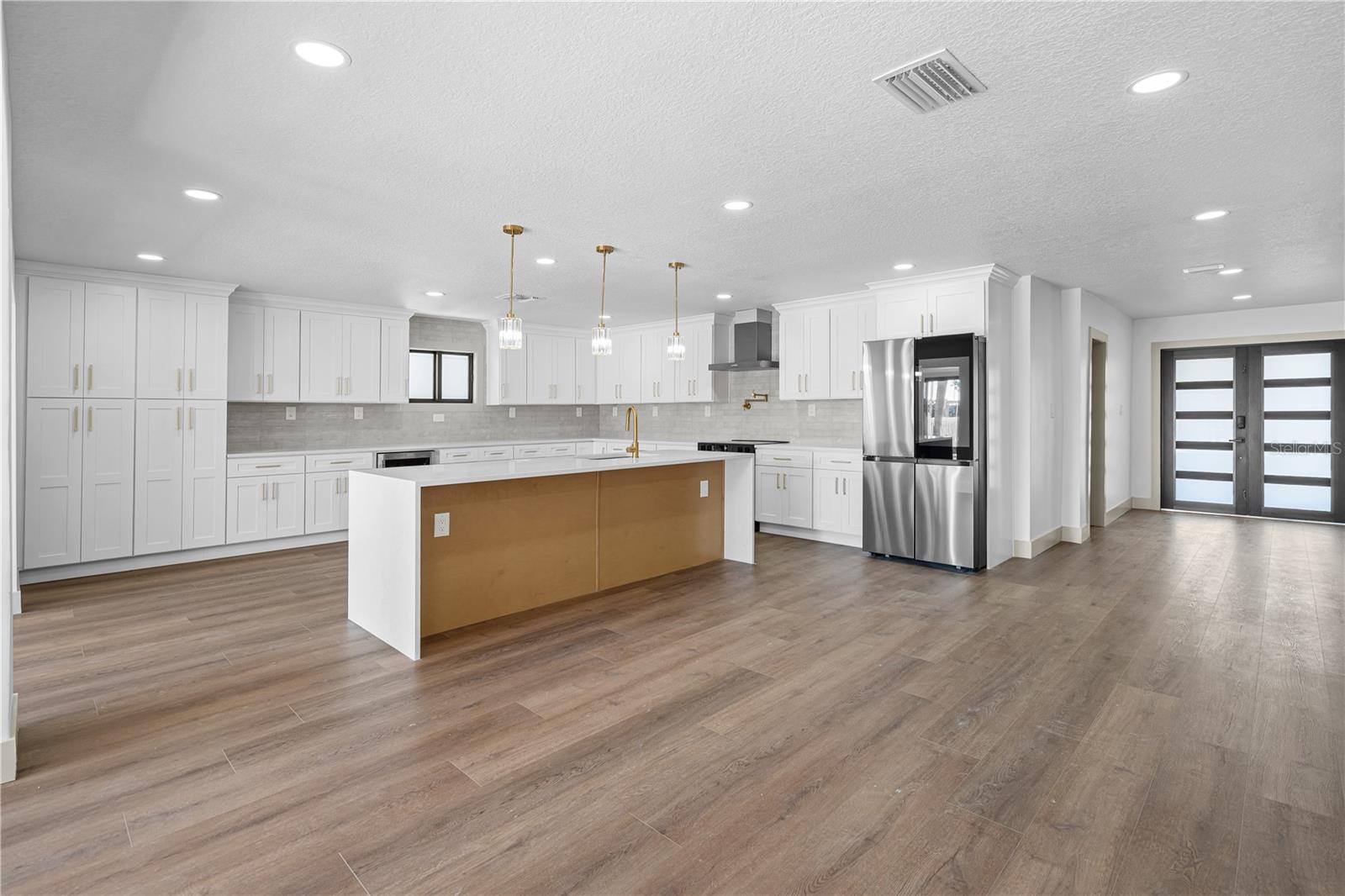 BAYWOOD SHORES - Residential