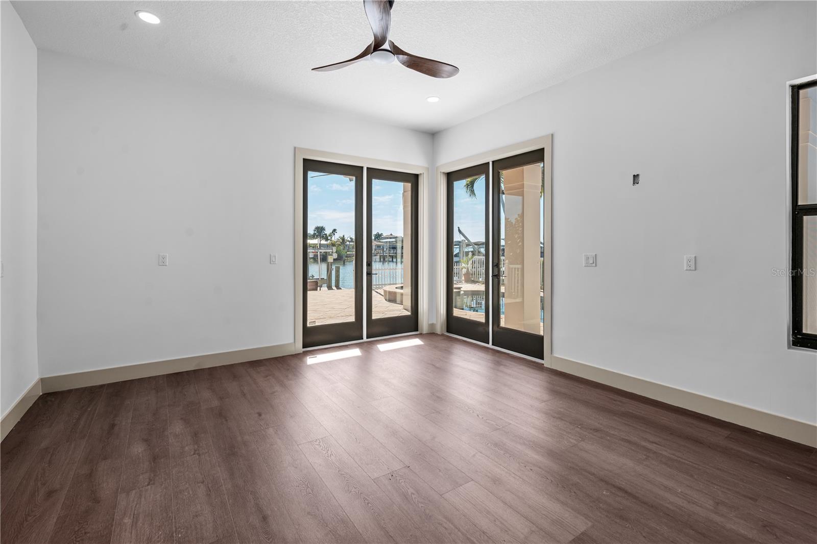 BAYWOOD SHORES - Residential