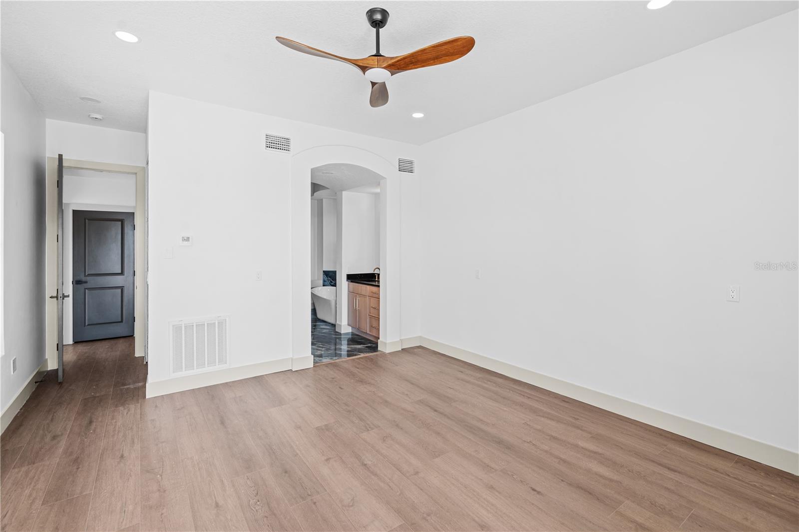 BAYWOOD SHORES - Residential