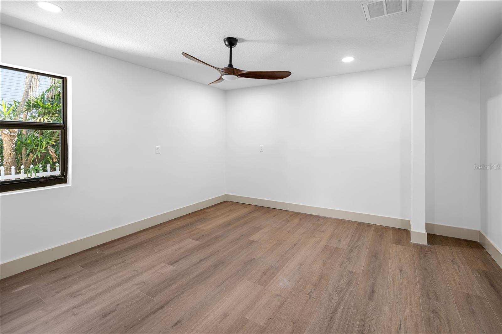 BAYWOOD SHORES - Residential