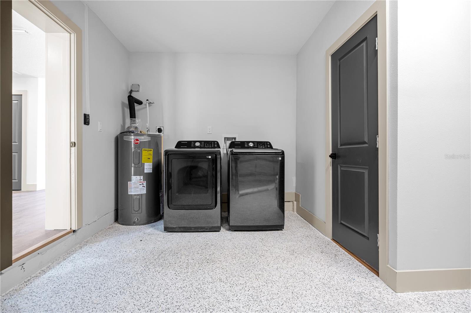 BAYWOOD SHORES - Residential