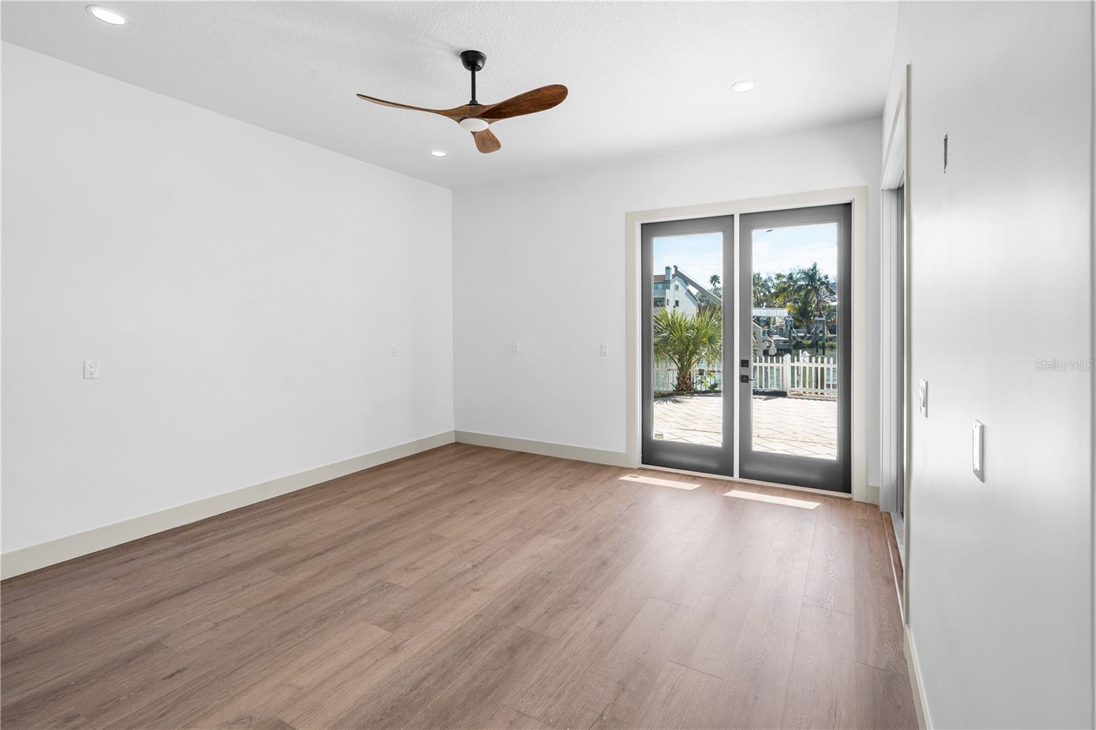 BAYWOOD SHORES - Residential