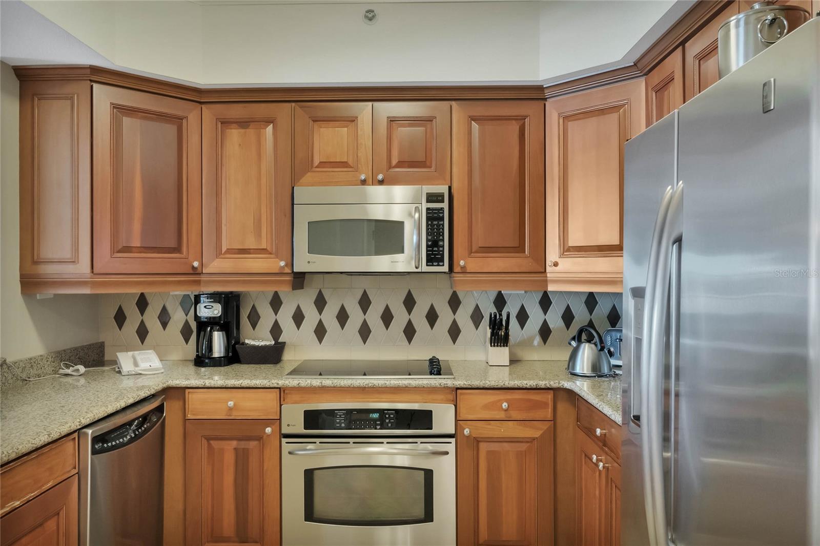 REUNION GRANDE CONDO - Residential