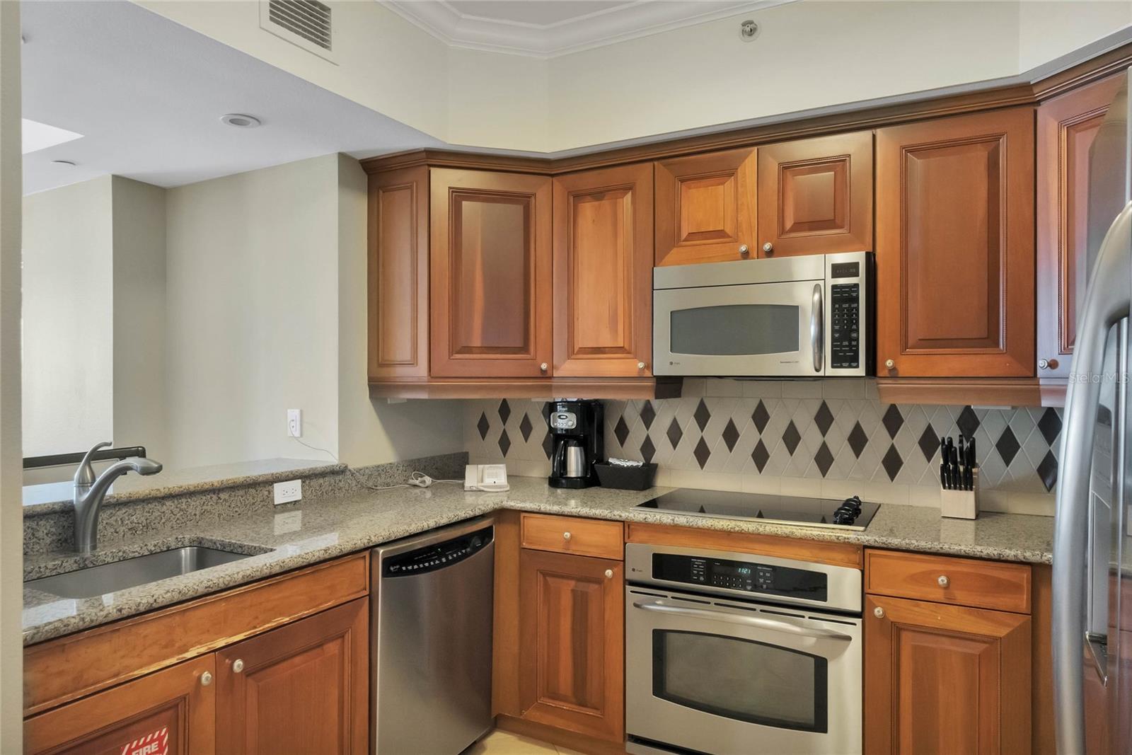 REUNION GRANDE CONDO - Residential