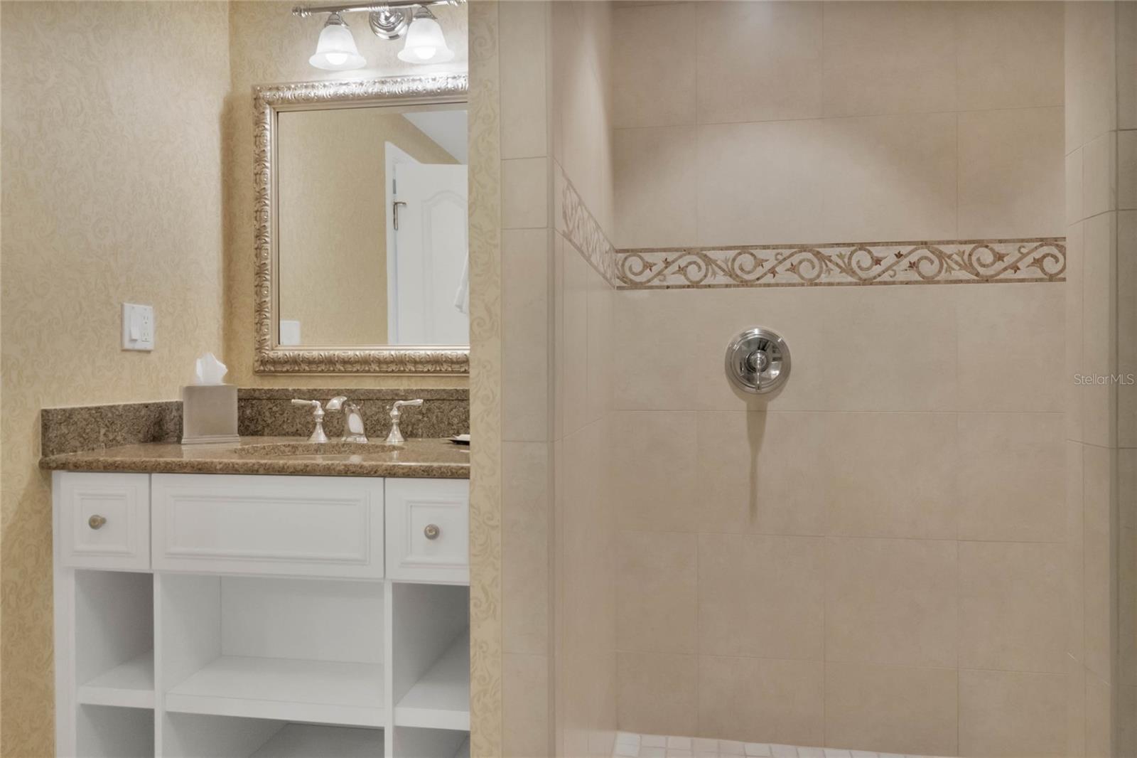 REUNION GRANDE CONDO - Residential