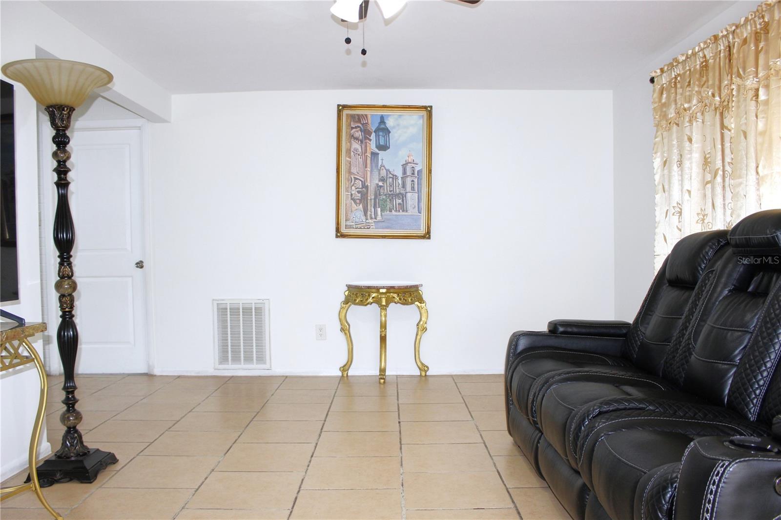 COLONIAL MANOR UNIT 1 PB 8 PG 12 LOT 29 OR 8743 PG - Residential