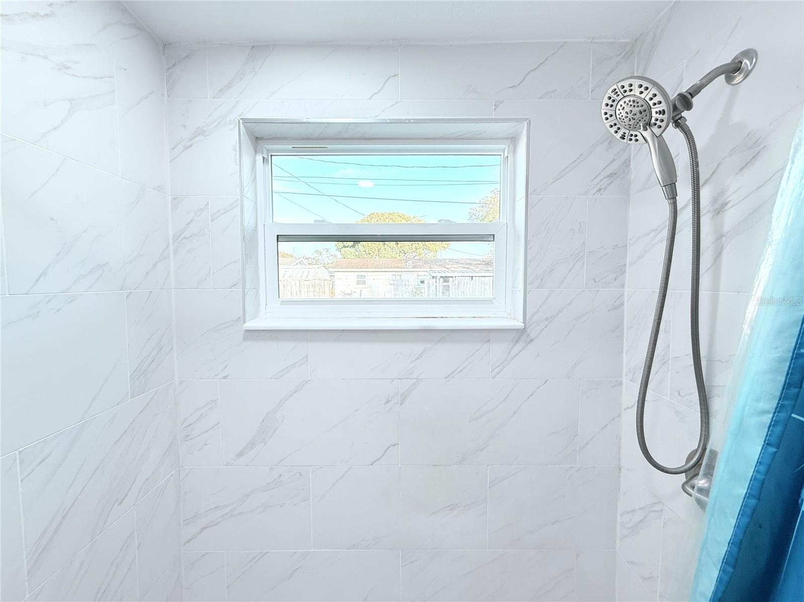 COLONIAL MANOR UNIT 1 PB 8 PG 12 LOT 29 OR 8743 PG - Residential