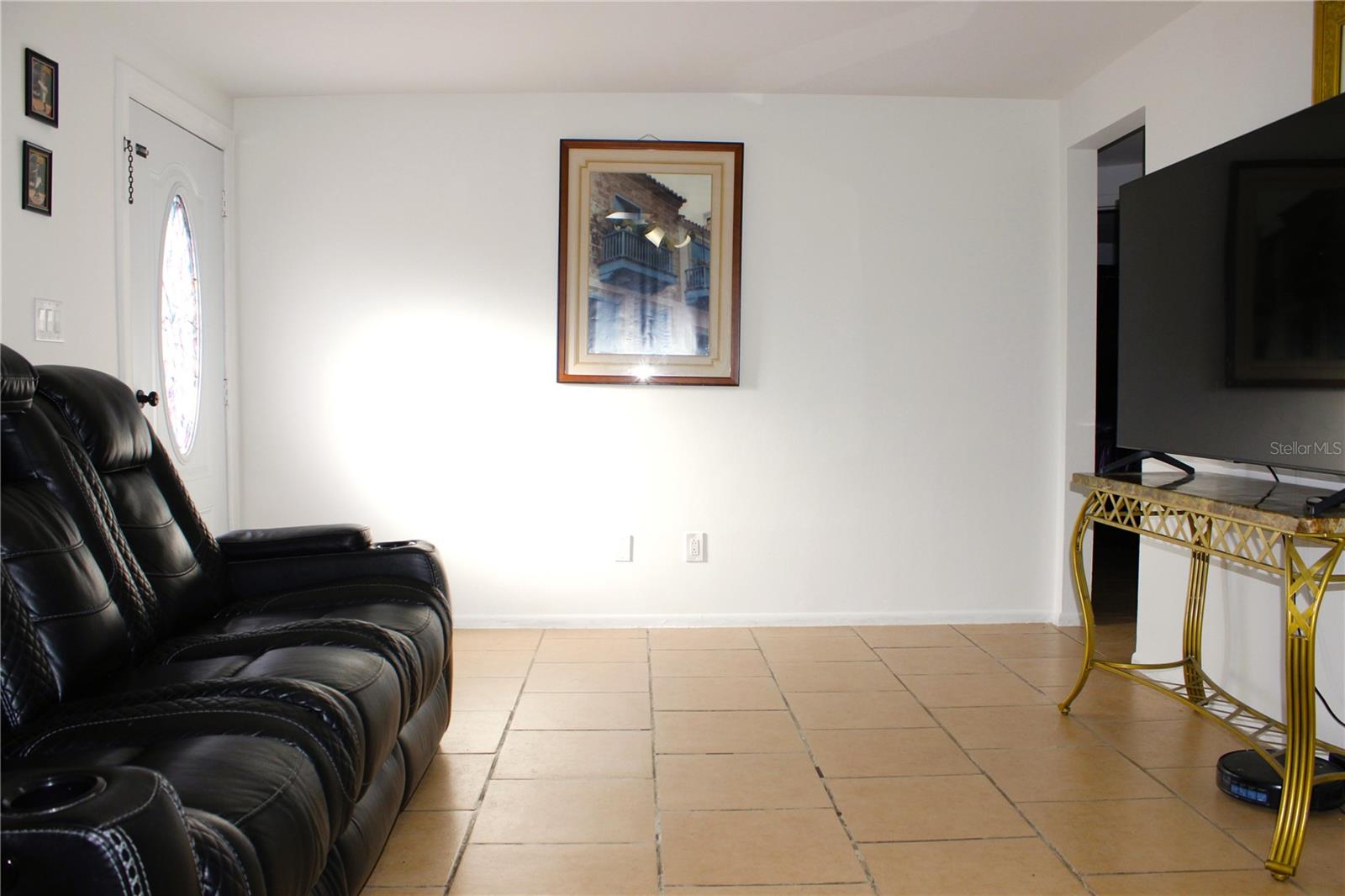 COLONIAL MANOR UNIT 1 PB 8 PG 12 LOT 29 OR 8743 PG - Residential