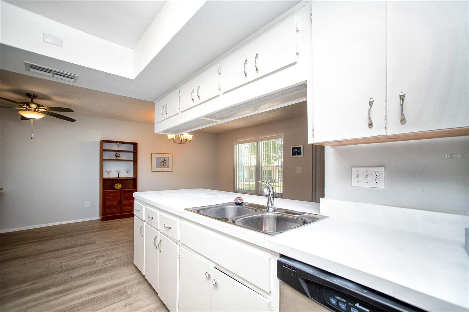 1647 BENTLEY COURT