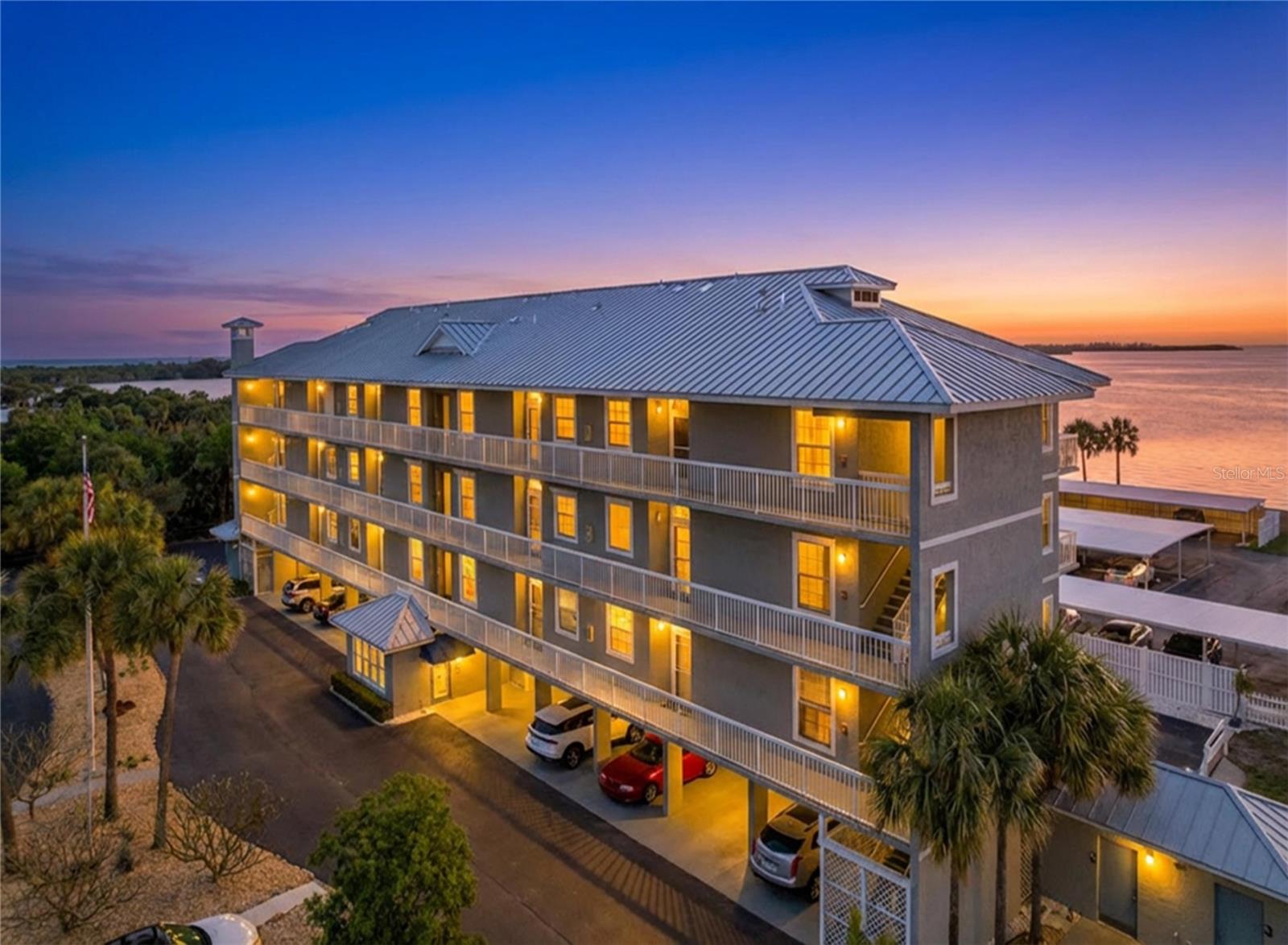 7 ISLAND PARK PLACE 204